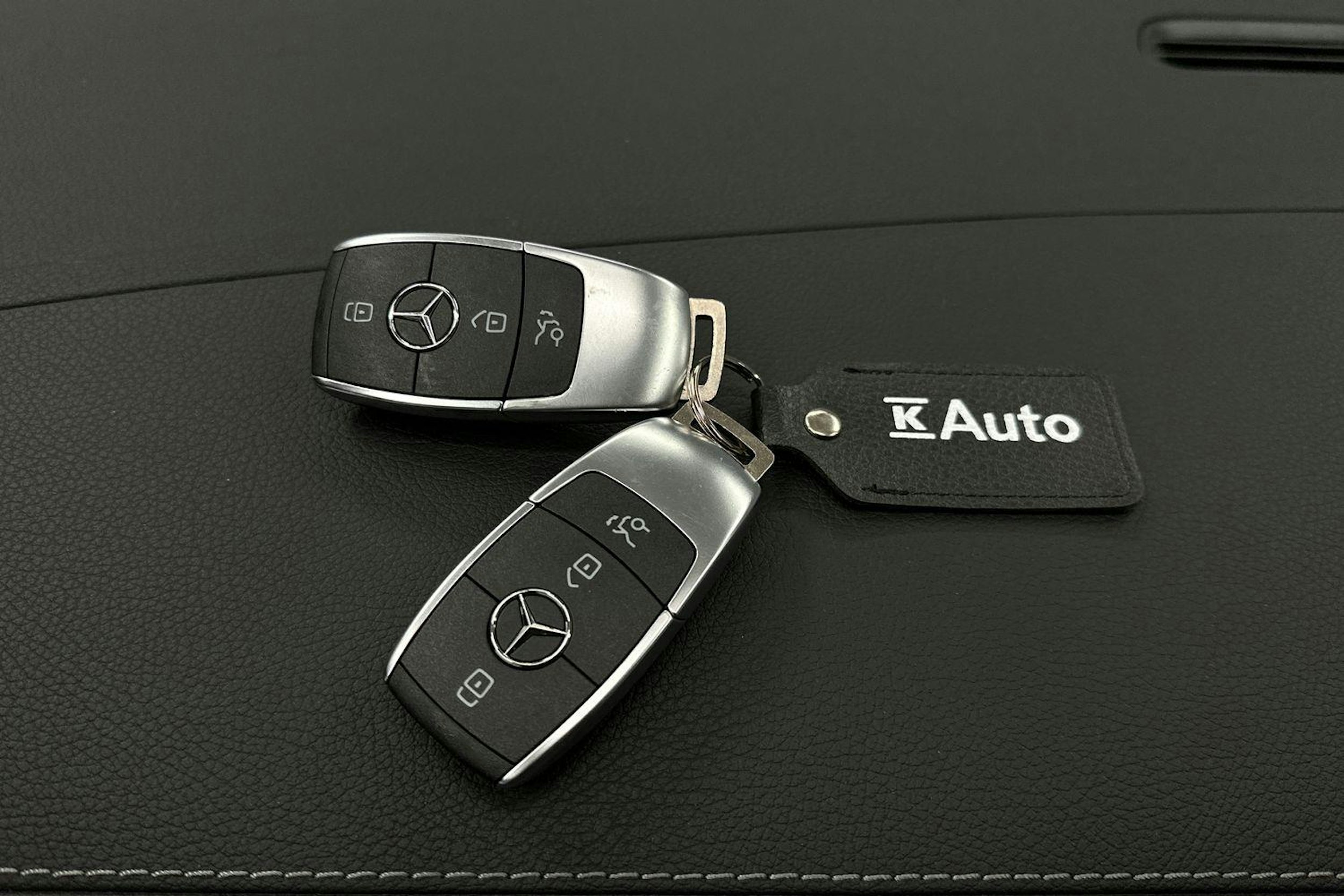 musta Mercedes-Benz EQA 2024 kuva 35.