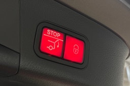 harmaa Mercedes-Benz EQA 2024 kuva 14.