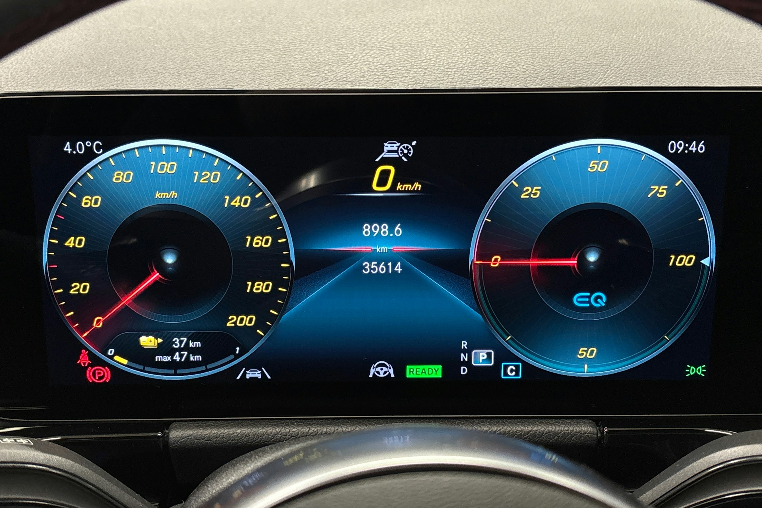 harmaa Mercedes-Benz EQA 2024 kuva 24.