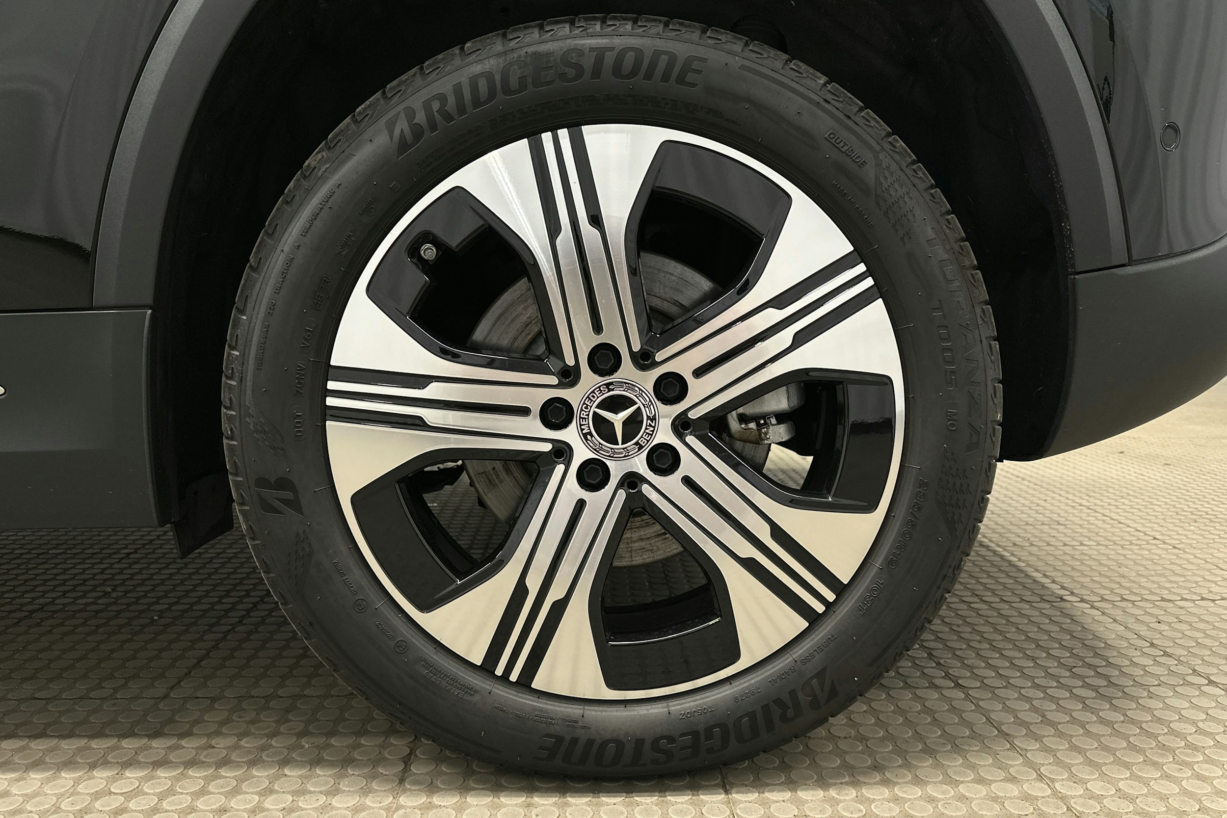 harmaa Mercedes-Benz EQA 2024 kuva 13.