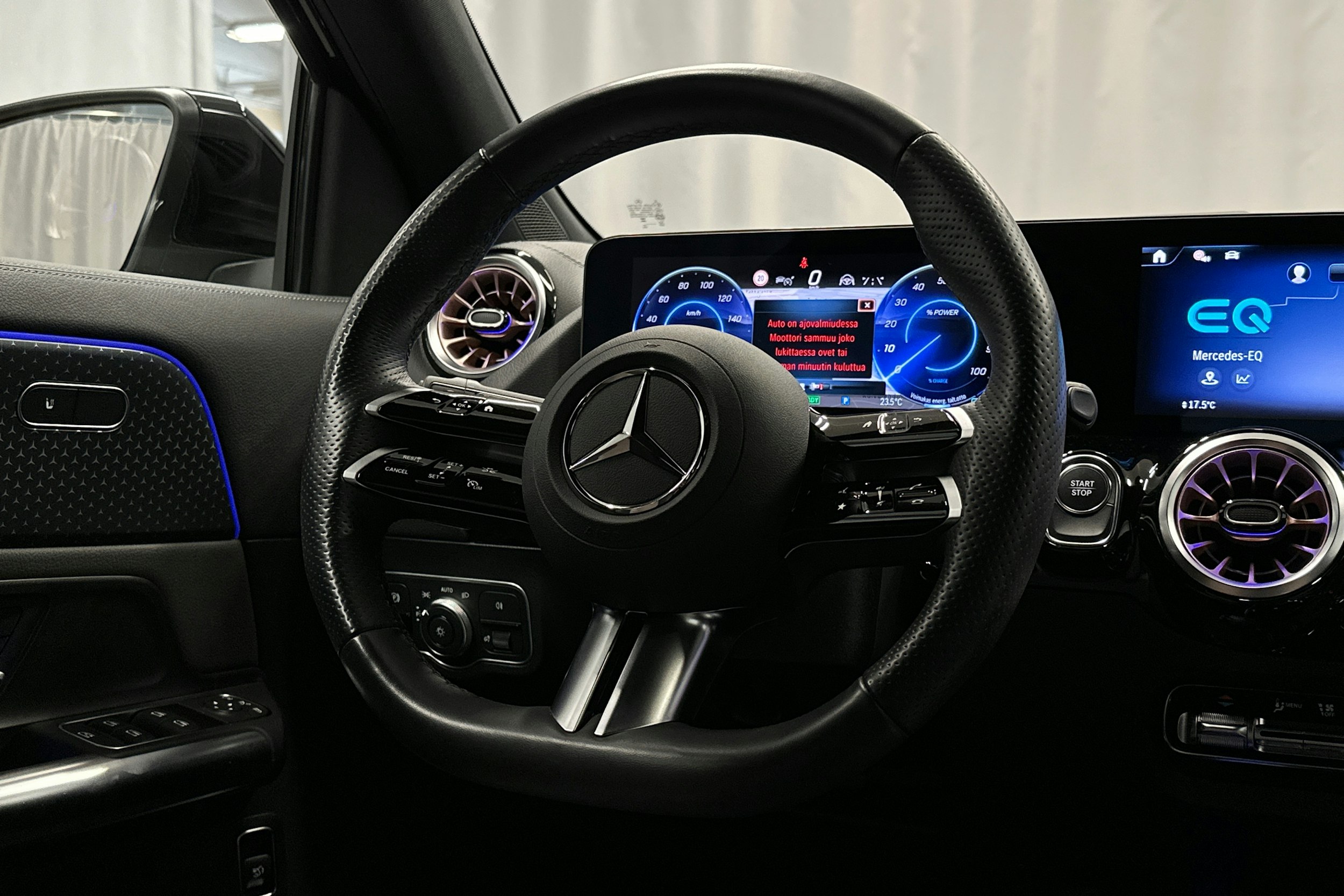 harmaa Mercedes-Benz EQA 2024 kuva 17.