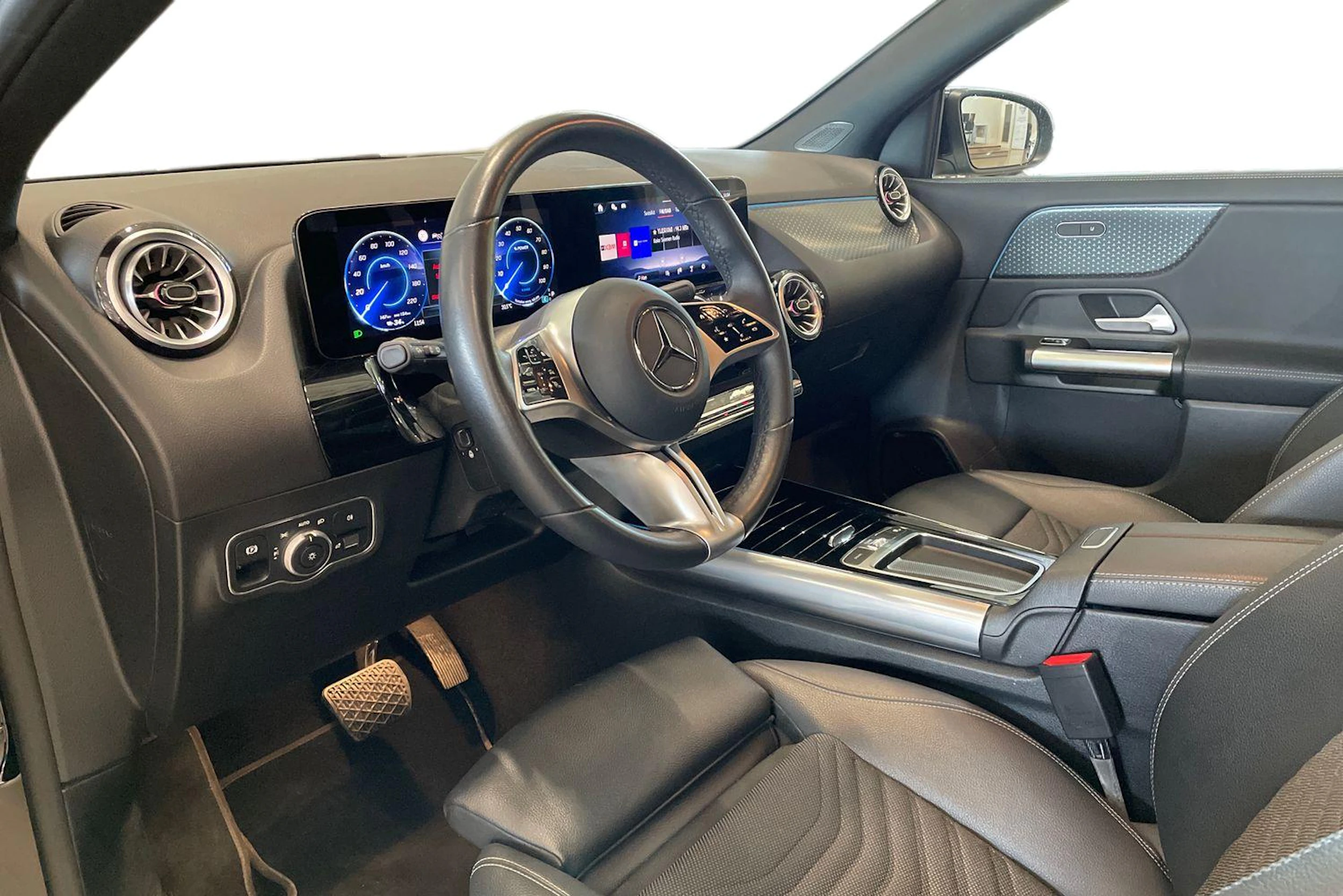 musta Mercedes-Benz EQA 2025 kuva 8.