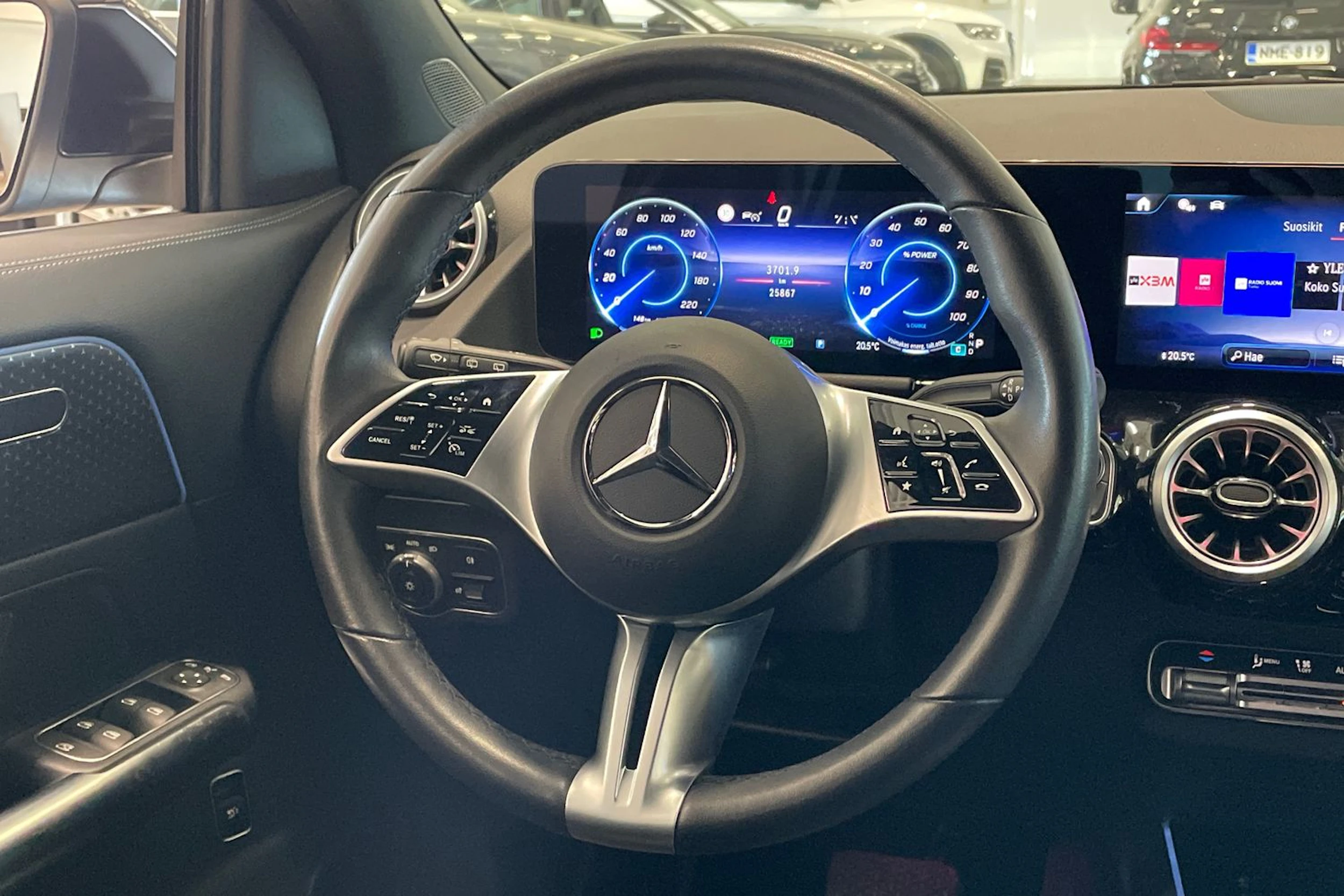 musta Mercedes-Benz EQA 2025 kuva 17.