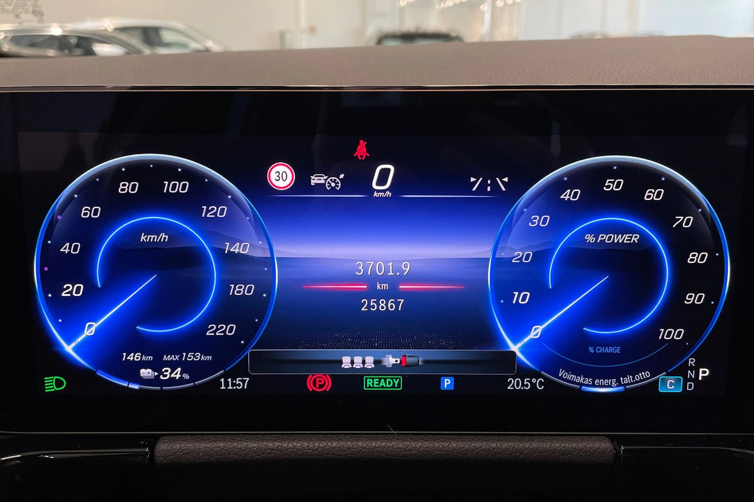 musta Mercedes-Benz EQA 2025 kuva 18.