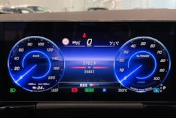 musta Mercedes-Benz EQA 2025 kuva 18.