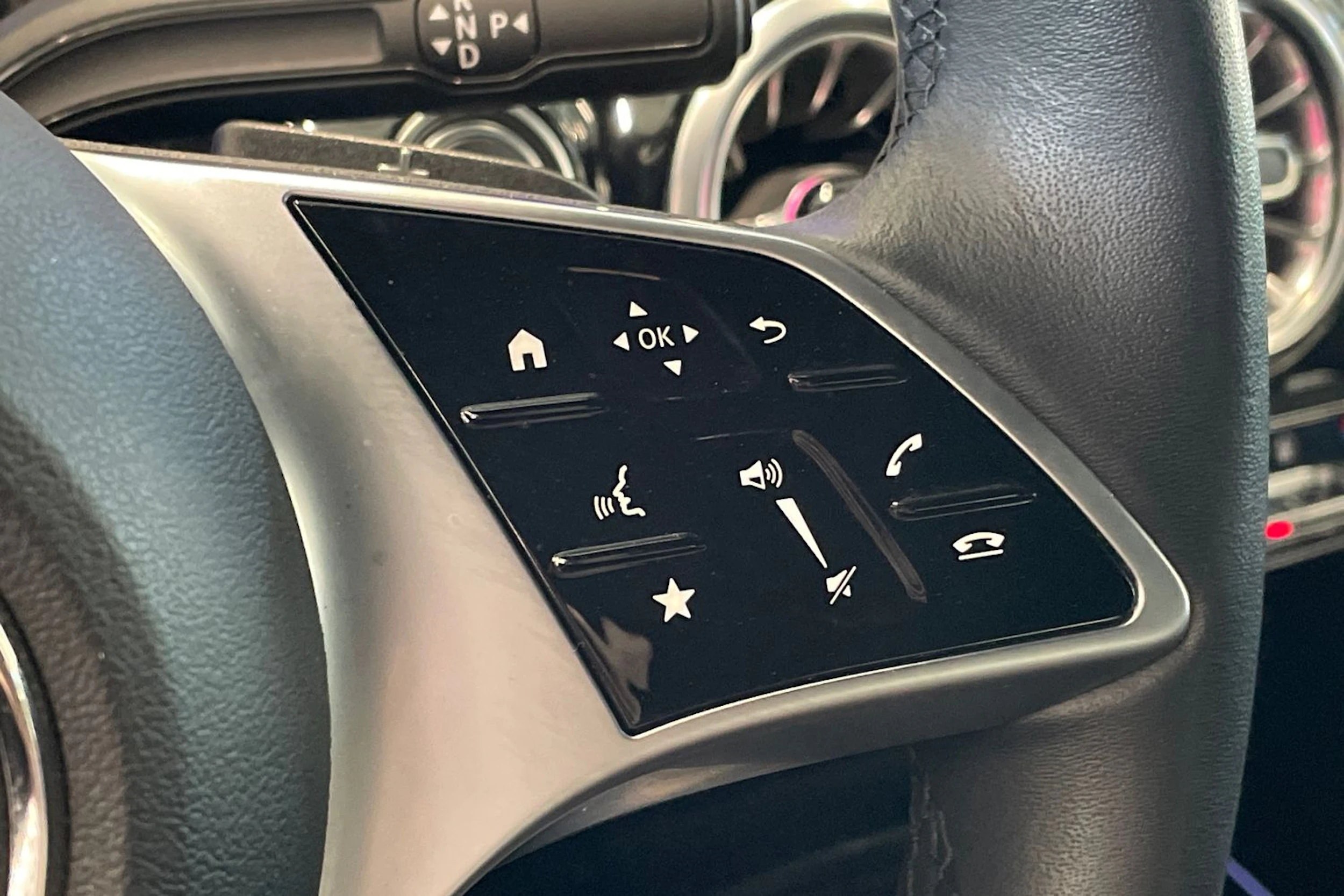 musta Mercedes-Benz EQA 2025 kuva 20.
