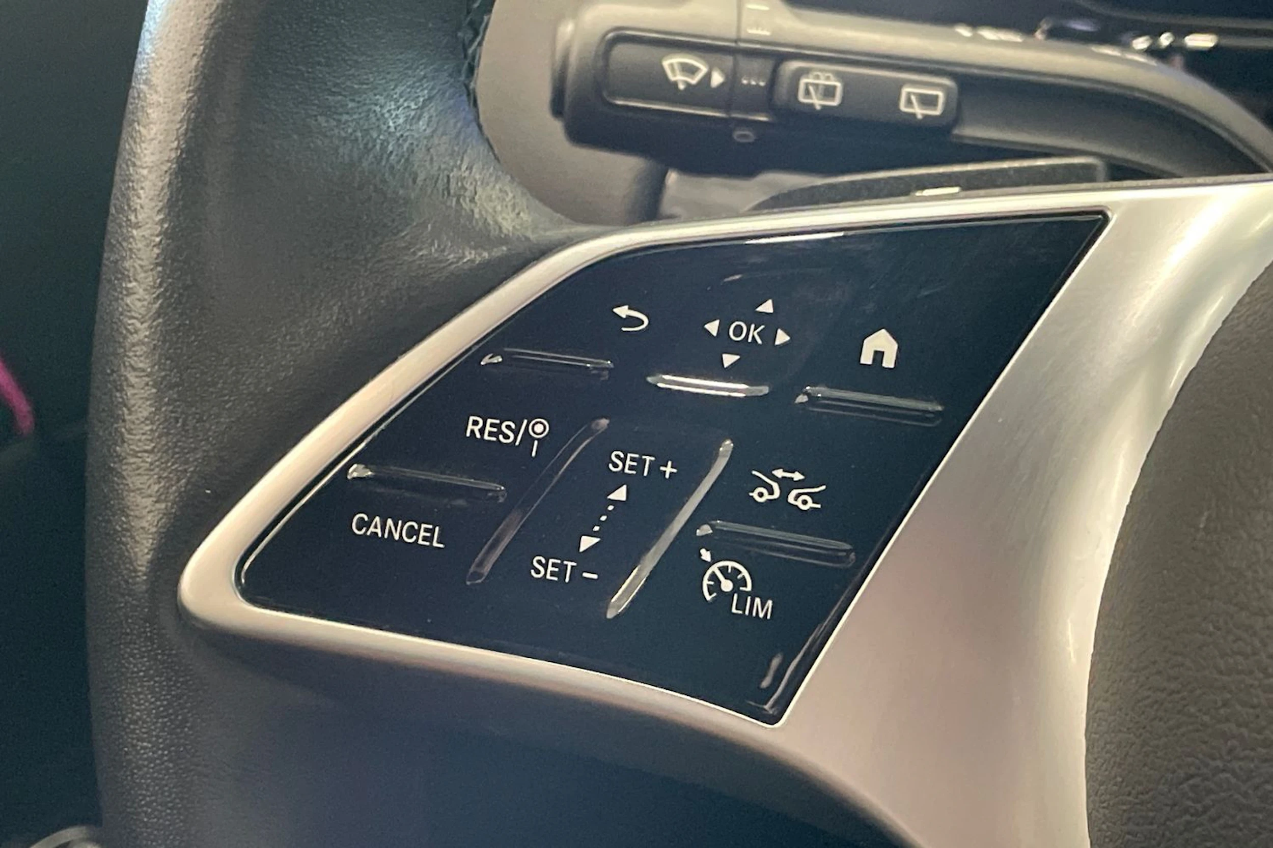 musta Mercedes-Benz EQA 2025 kuva 21.