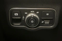 musta Mercedes-Benz EQA 2025 kuva 22.