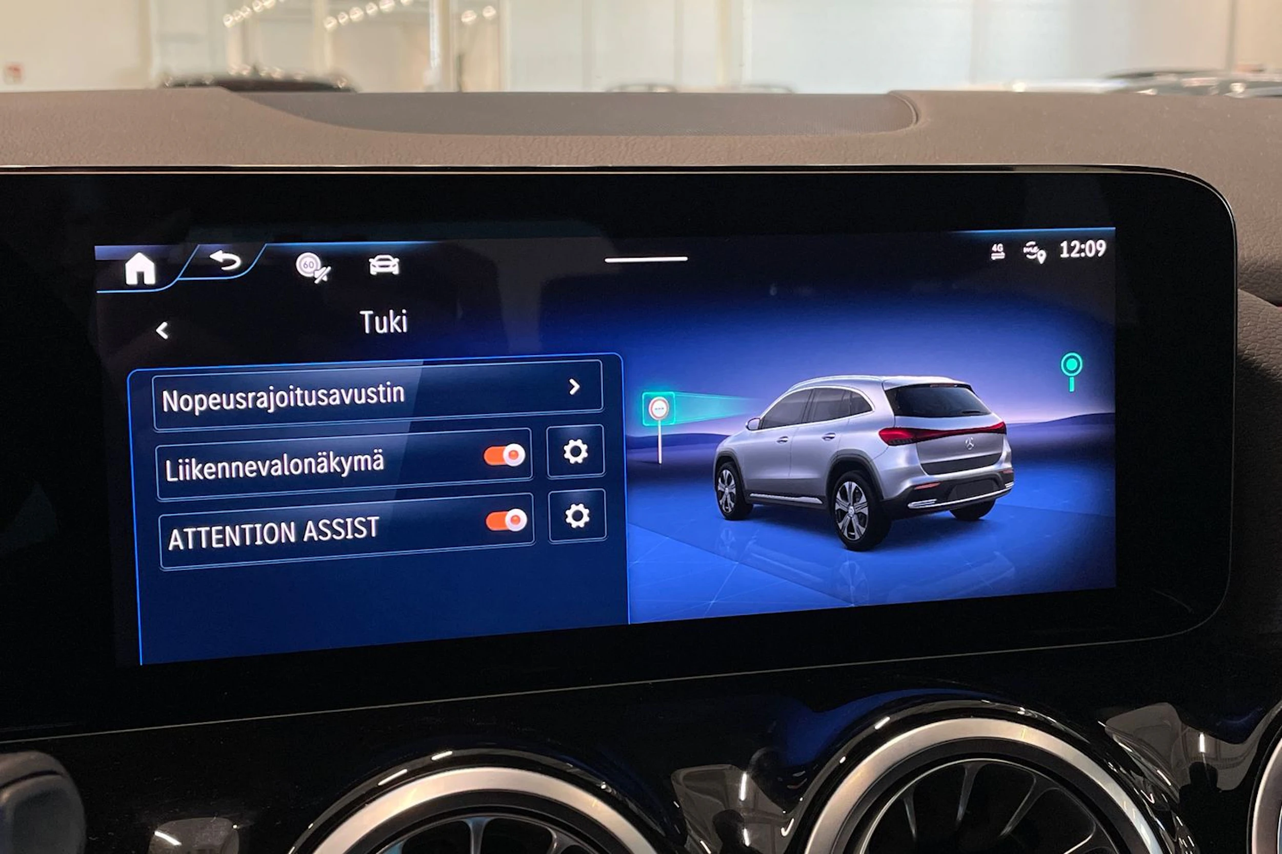 musta Mercedes-Benz EQA 2025 kuva 31.