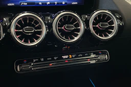 musta Mercedes-Benz EQA 2025 kuva 32.