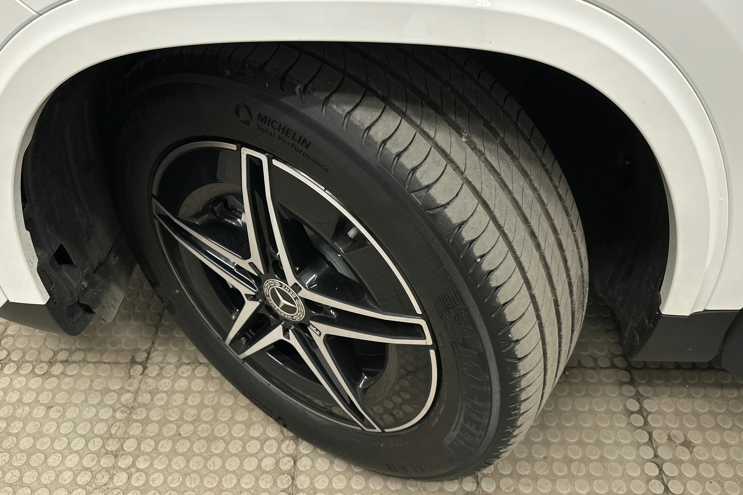 valkoinen Mercedes-Benz EQA 2025 kuva 13.