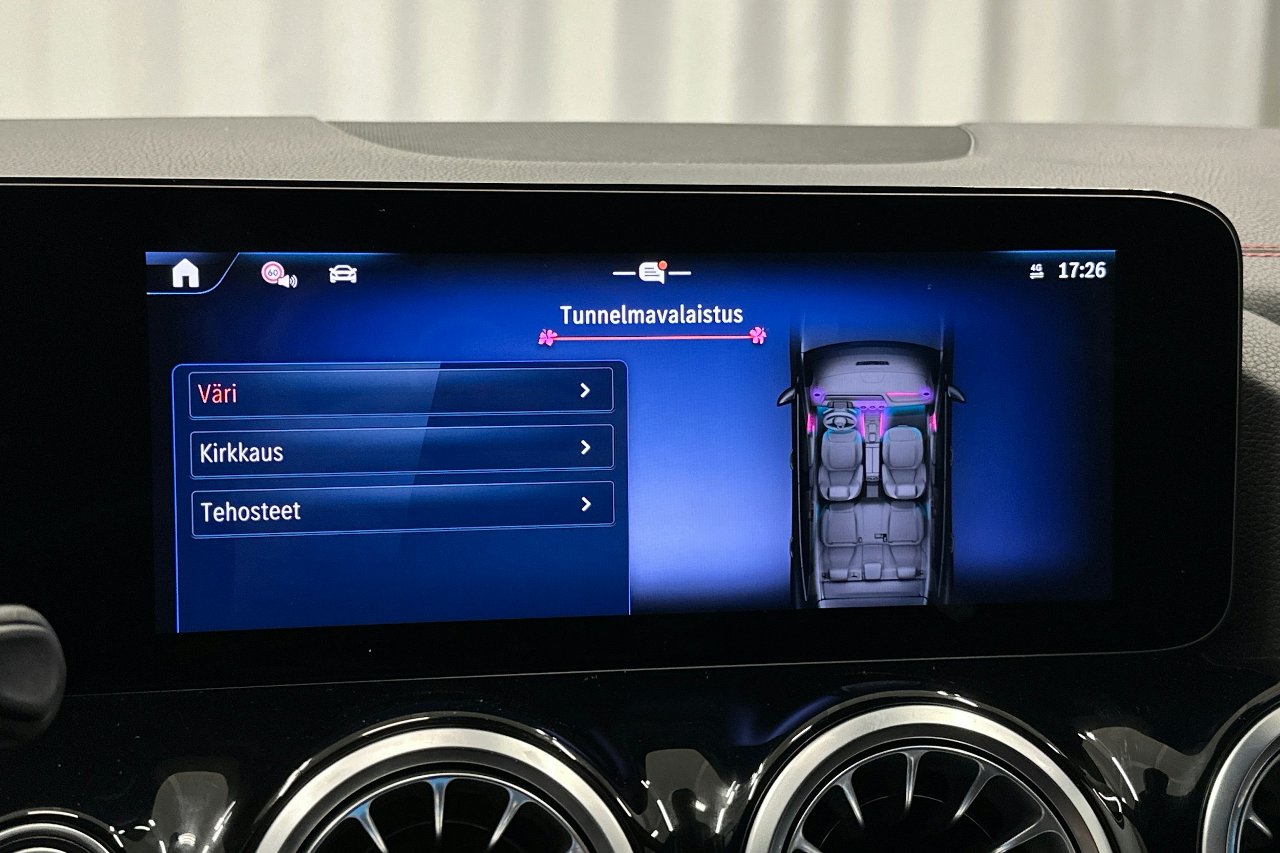 valkoinen Mercedes-Benz EQA 2025 kuva 25.