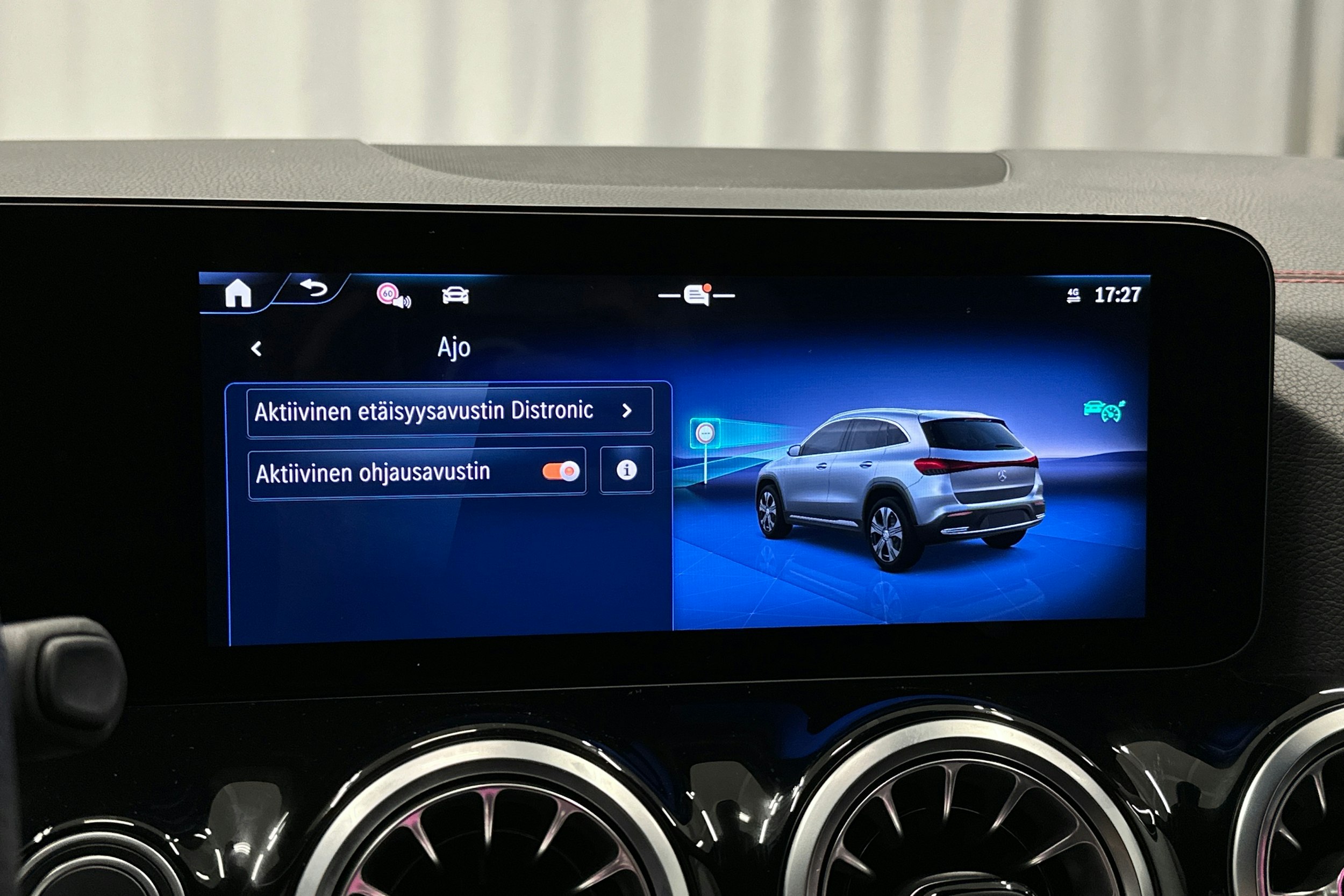 valkoinen Mercedes-Benz EQA 2025 kuva 26.