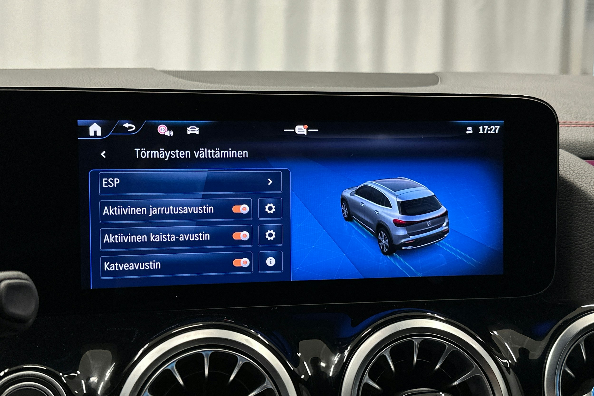 valkoinen Mercedes-Benz EQA 2025 kuva 27.
