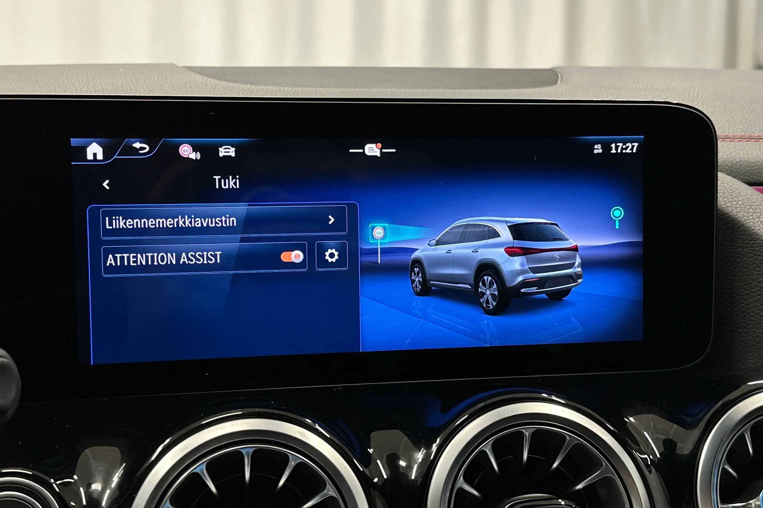 valkoinen Mercedes-Benz EQA 2025 kuva 28.