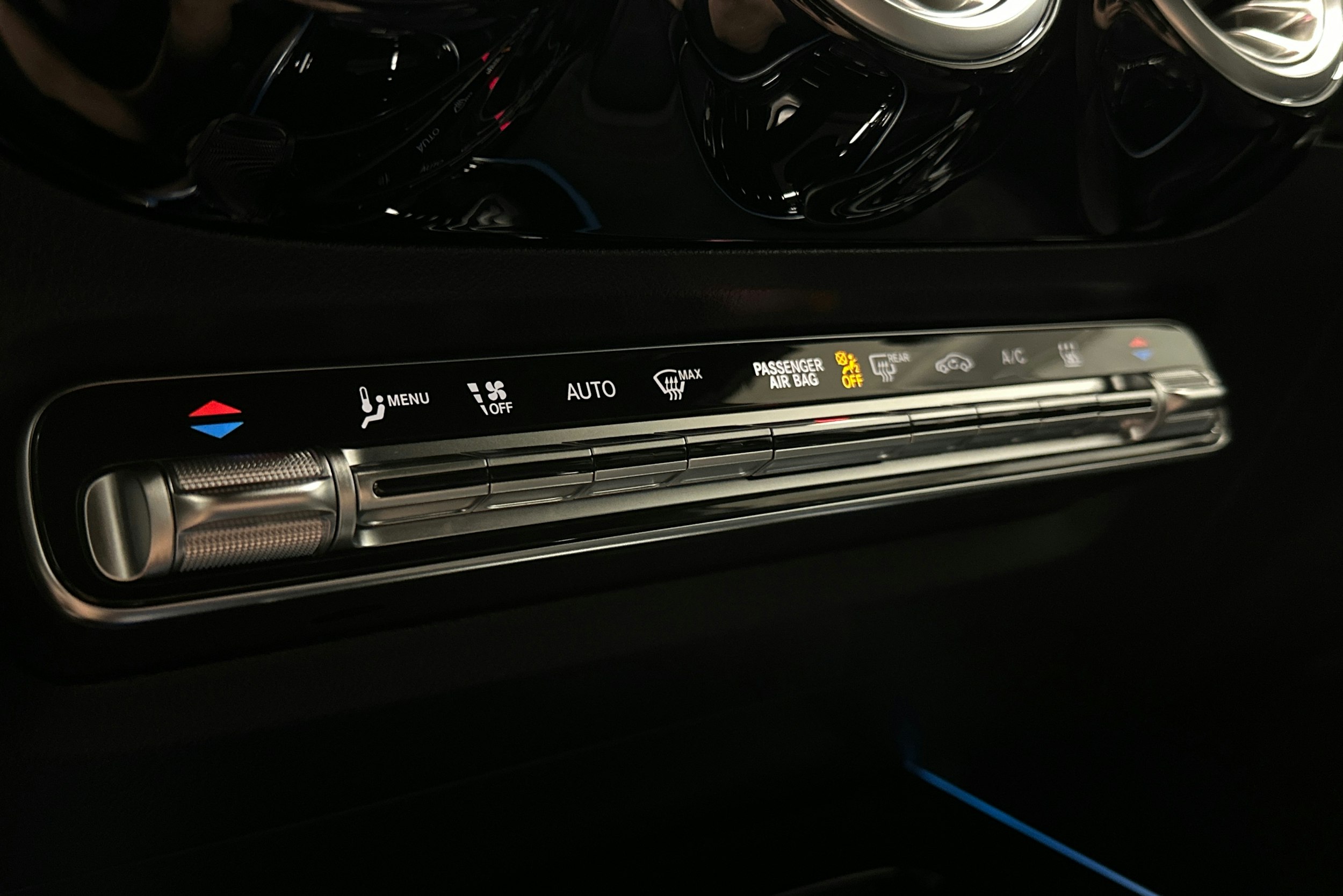 valkoinen Mercedes-Benz EQA 2025 kuva 32.
