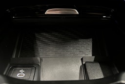 valkoinen Mercedes-Benz EQA 2025 kuva 33.