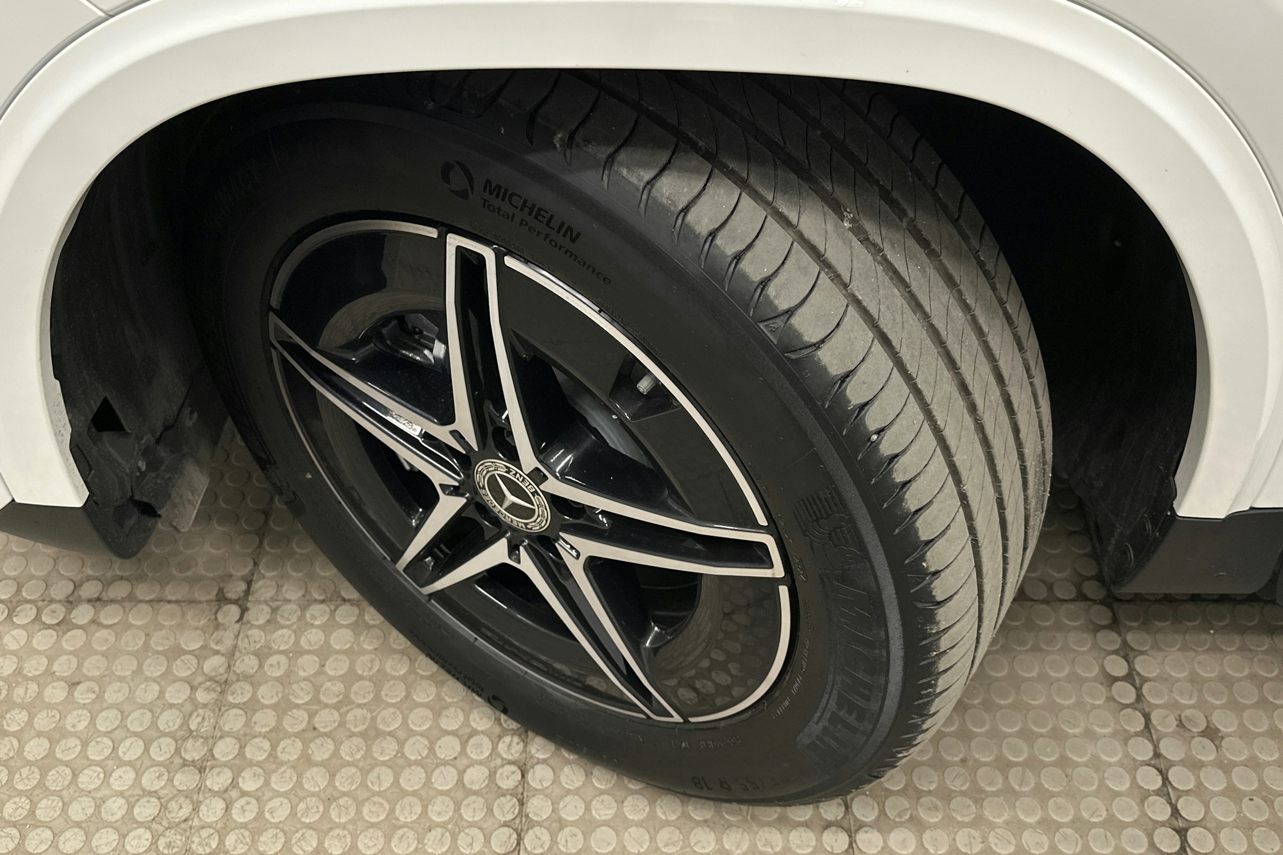 valkoinen Mercedes-Benz EQA 2025 kuva 34.