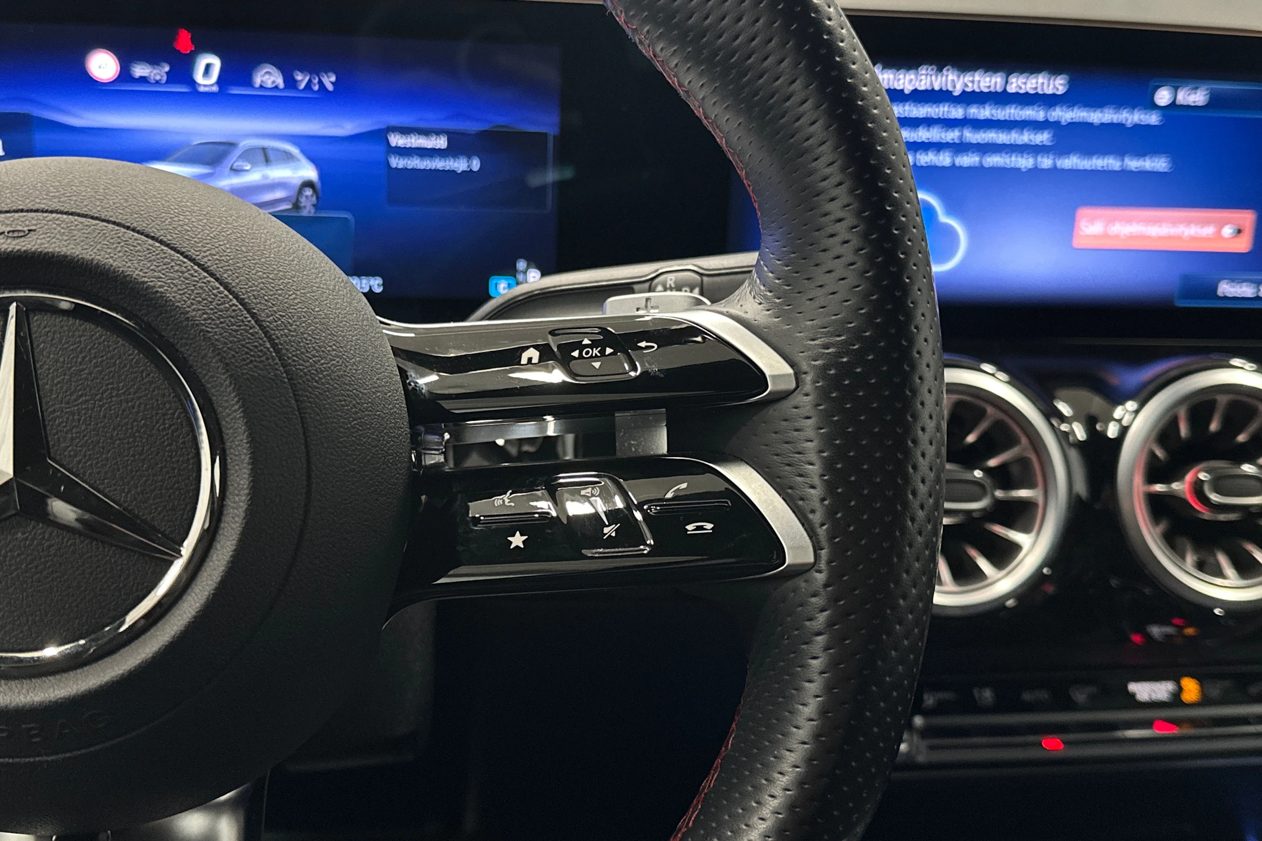 musta Mercedes-Benz EQA 2025 kuva 12.
