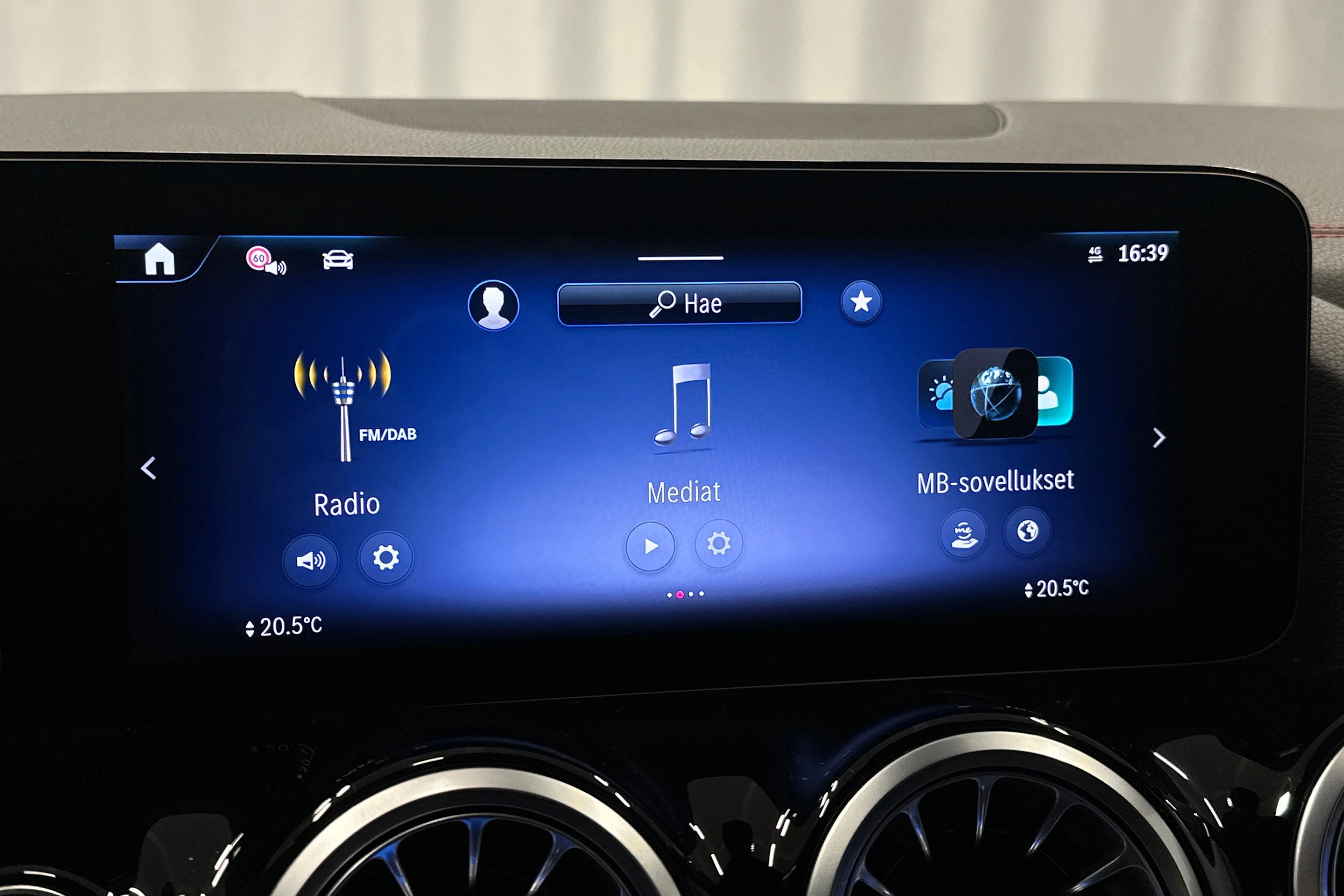 musta Mercedes-Benz EQA 2025 kuva 17.