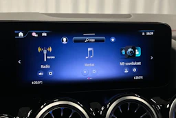 musta Mercedes-Benz EQA 2025 kuva 17.