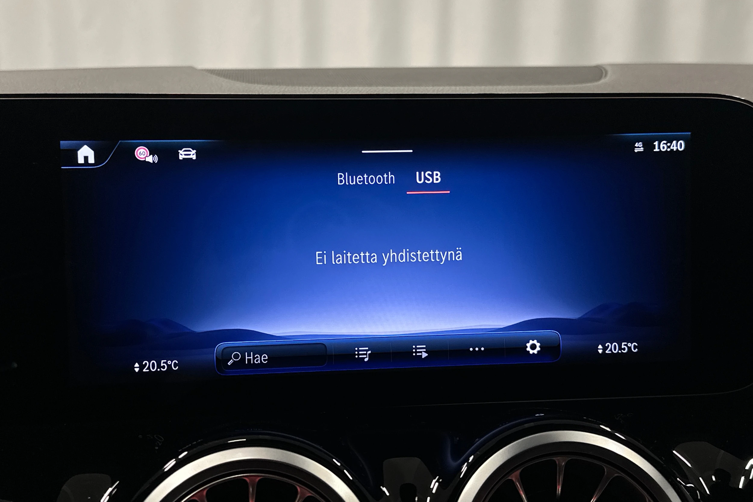 musta Mercedes-Benz EQA 2025 kuva 23.
