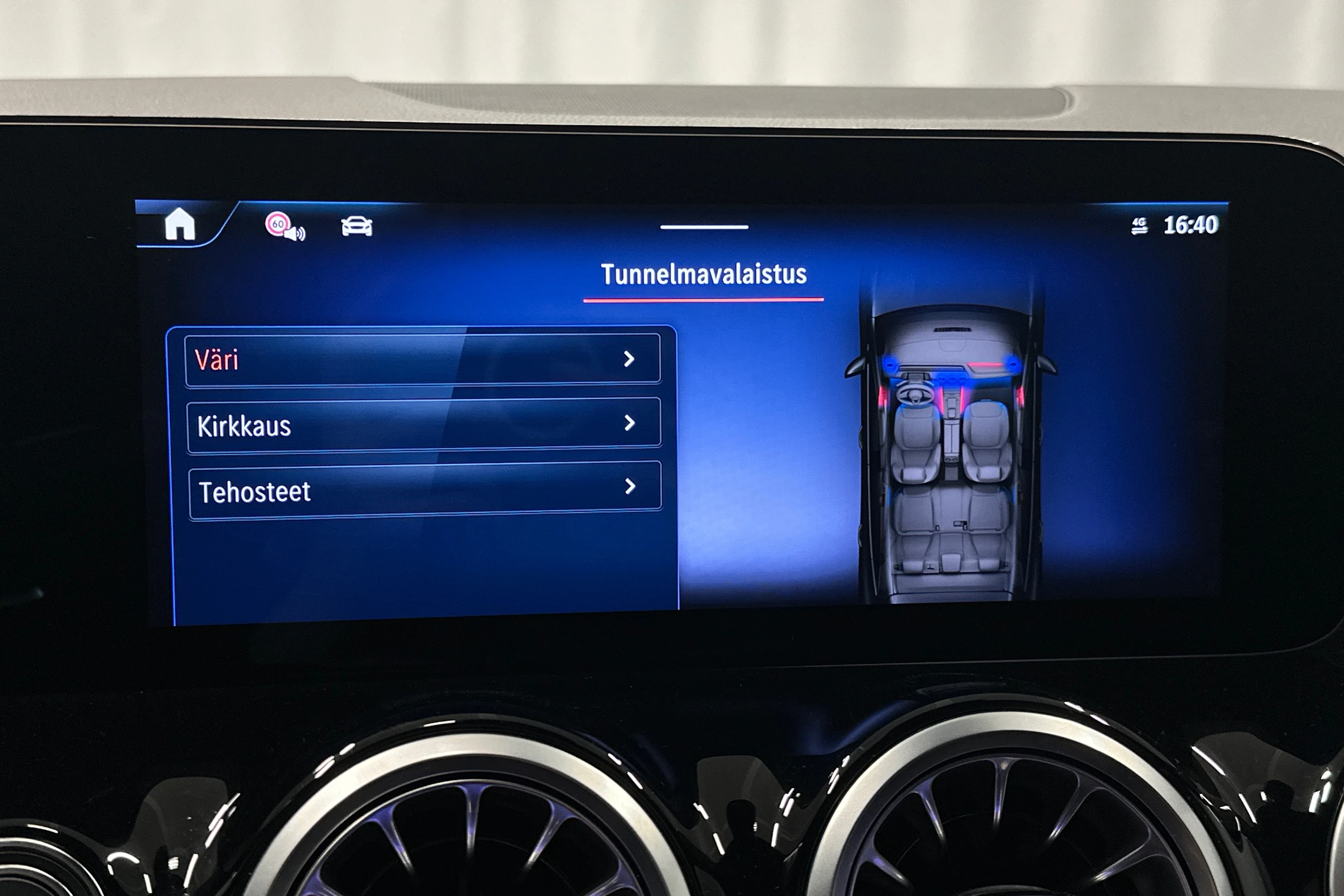 musta Mercedes-Benz EQA 2025 kuva 24.
