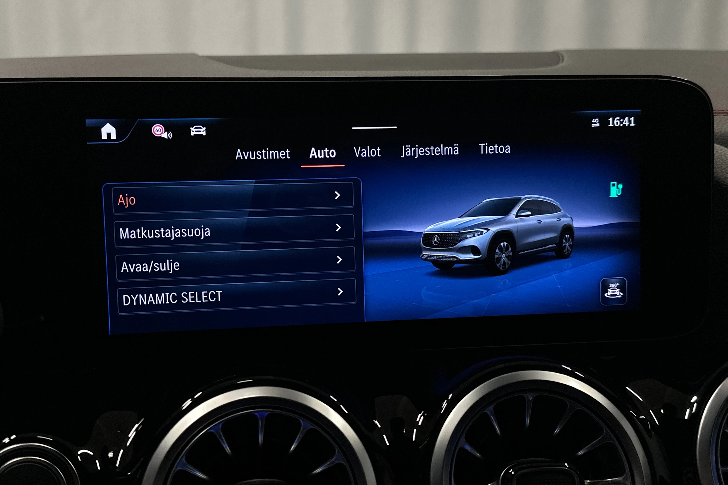 musta Mercedes-Benz EQA 2025 kuva 27.