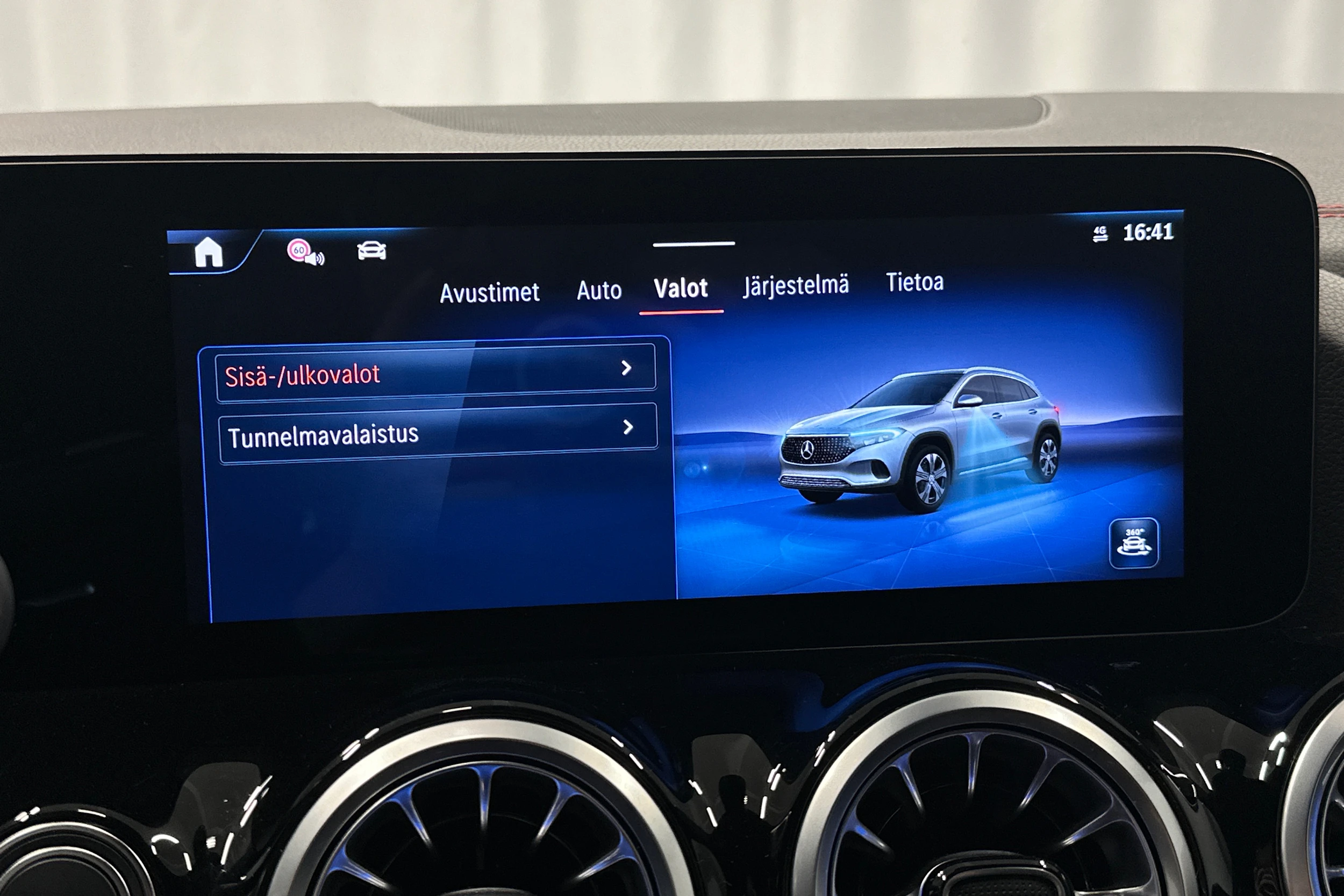 musta Mercedes-Benz EQA 2025 kuva 28.