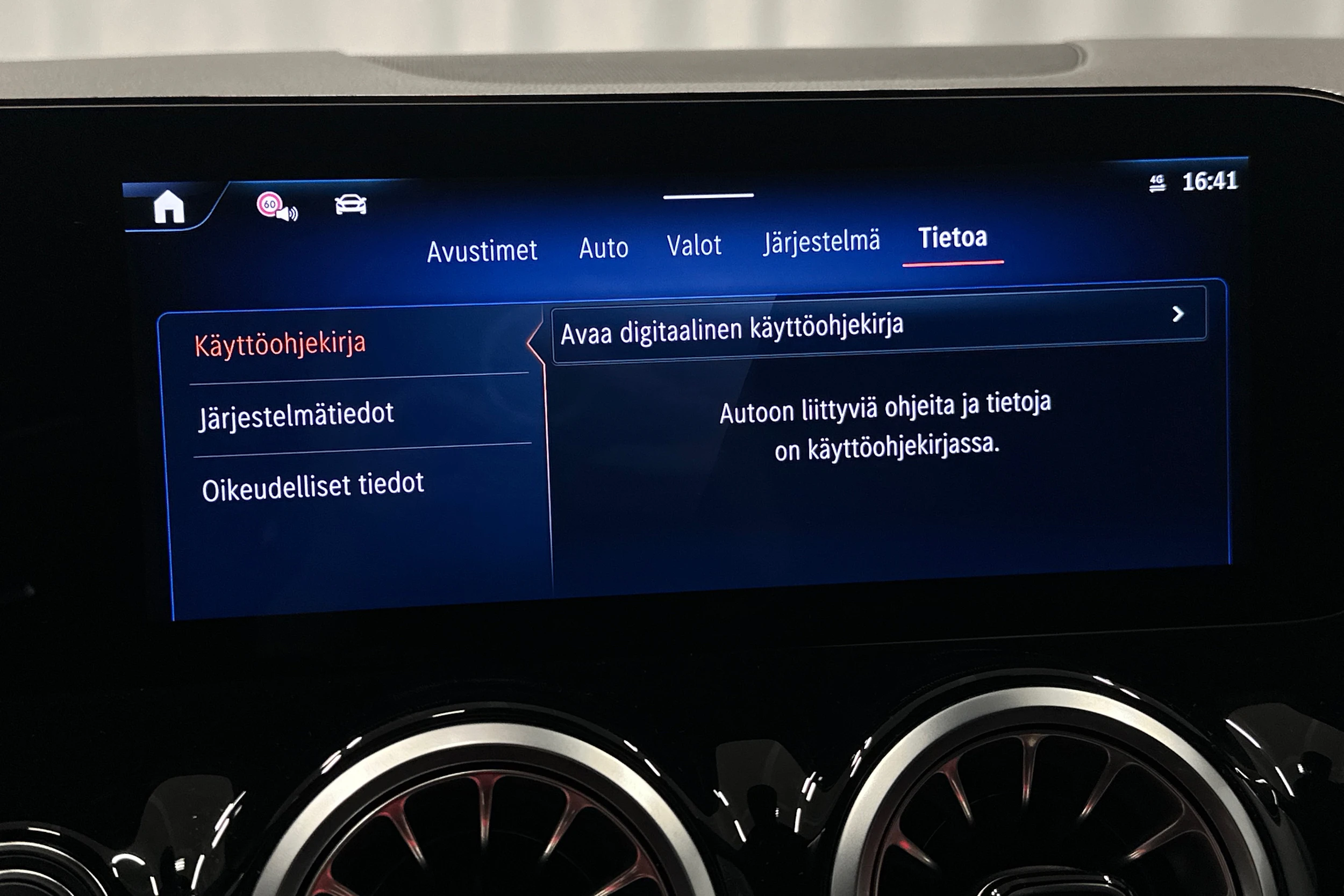 musta Mercedes-Benz EQA 2025 kuva 30.