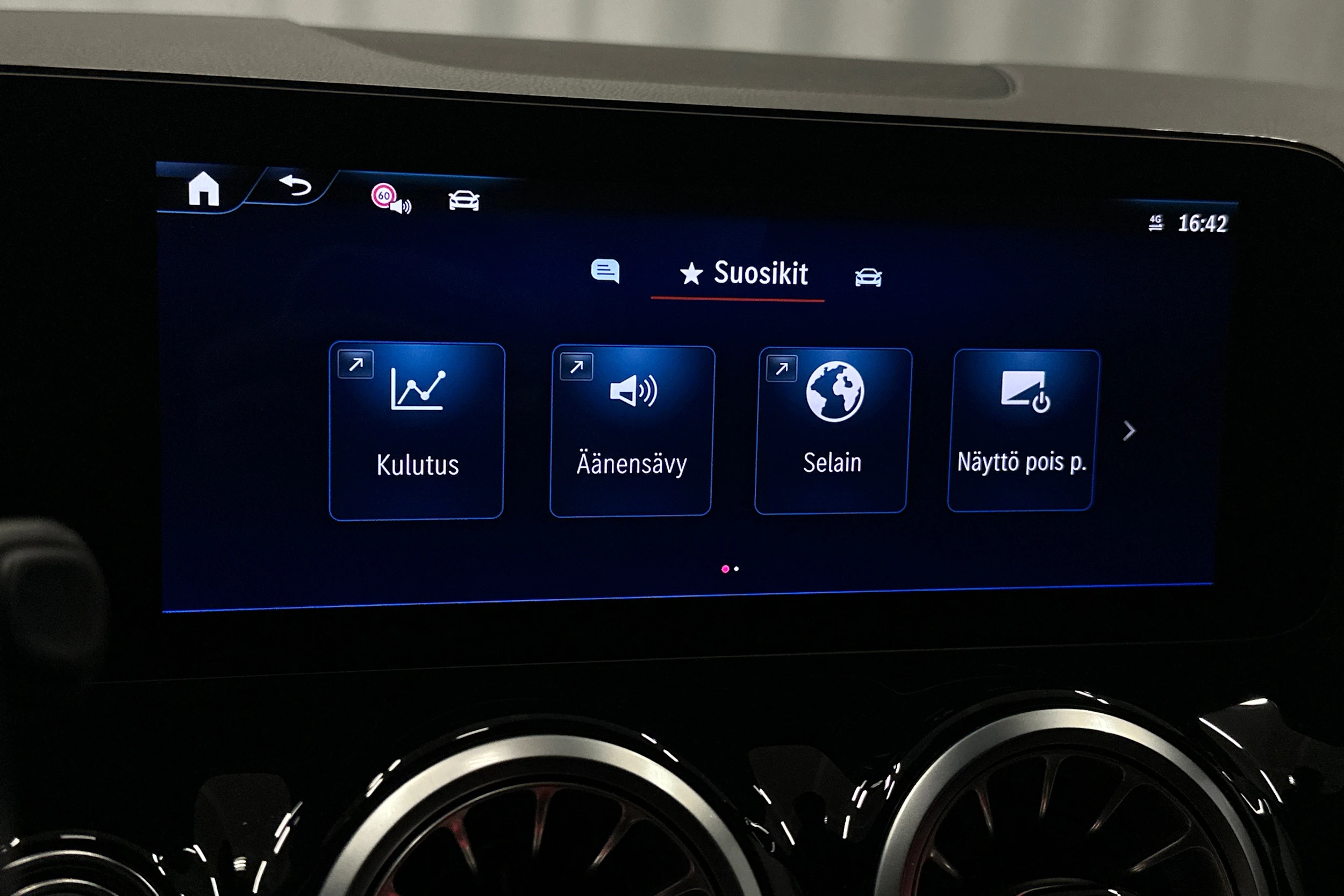 musta Mercedes-Benz EQA 2025 kuva 33.
