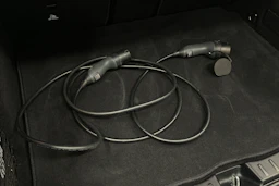 musta Mercedes-Benz EQA 2025 kuva 40.