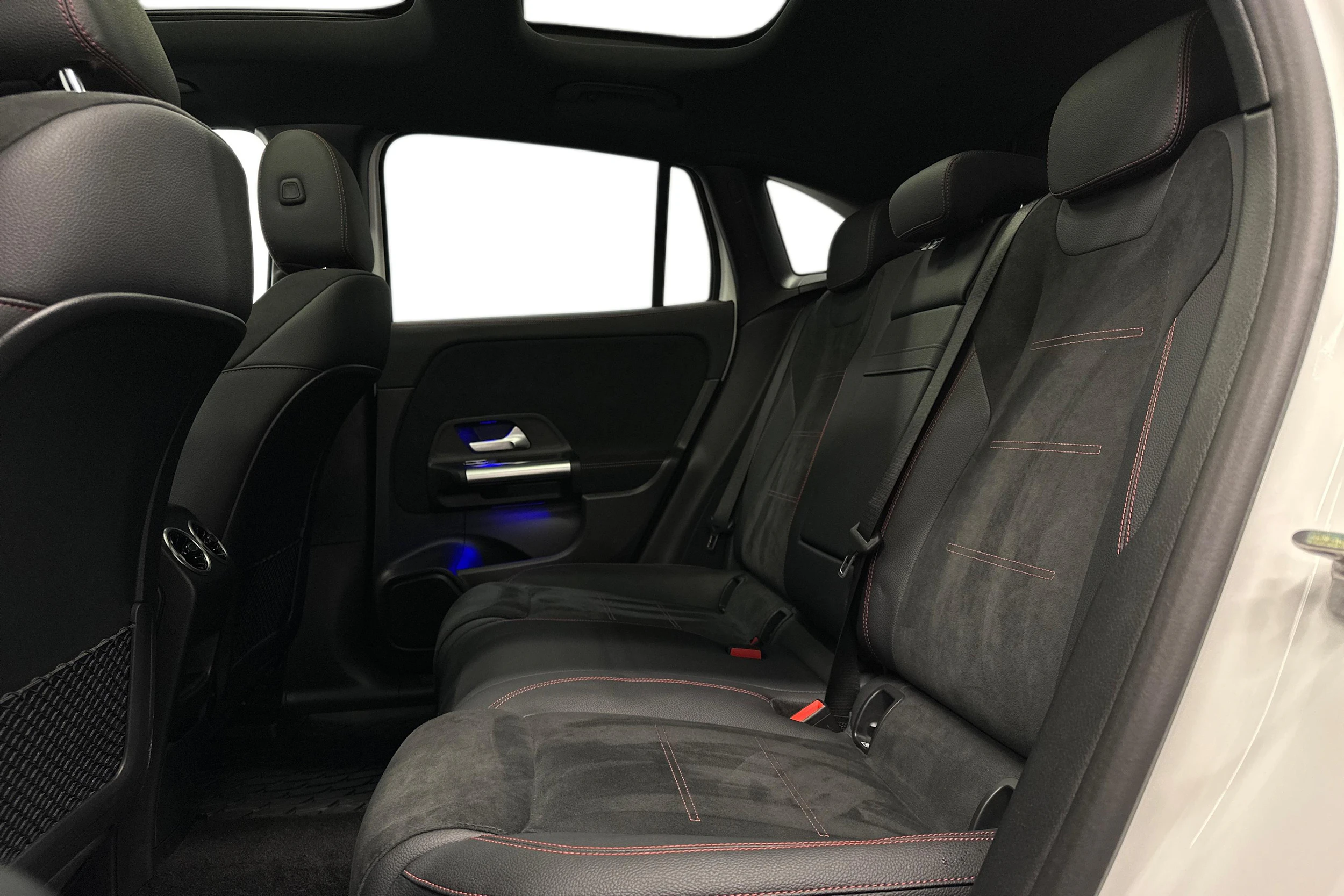valkoinen Mercedes-Benz EQA 2025 kuva 11.