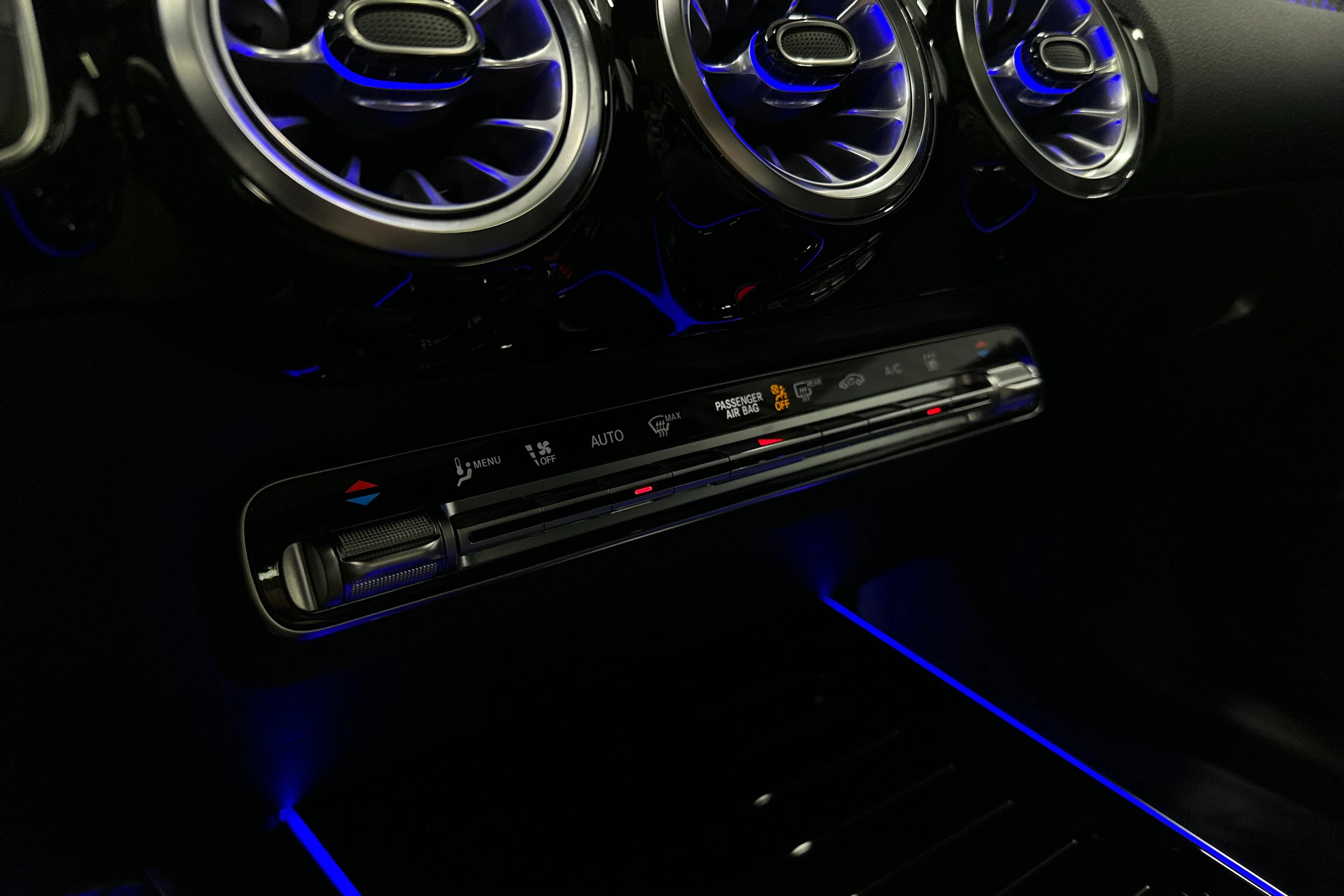 valkoinen Mercedes-Benz EQA 2025 kuva 27.