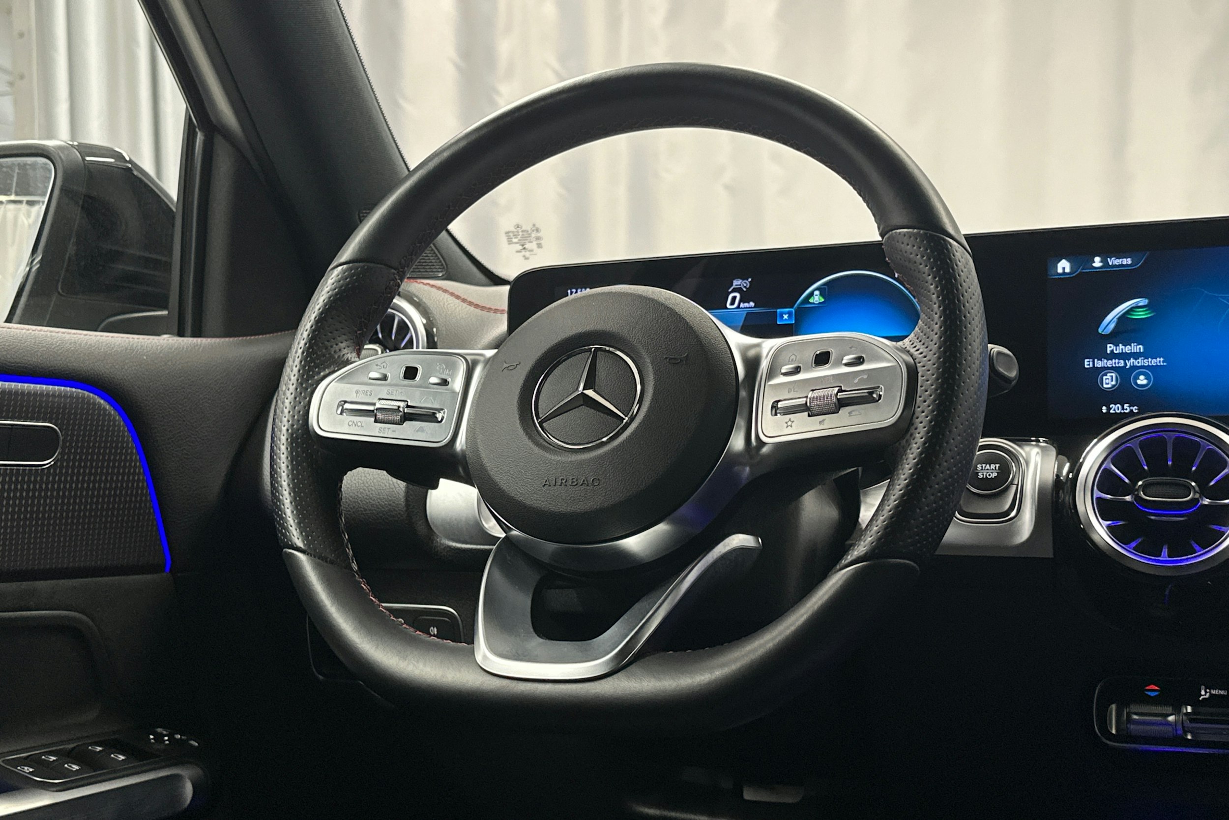 valkoinen Mercedes-Benz EQB 2022 kuva 19.