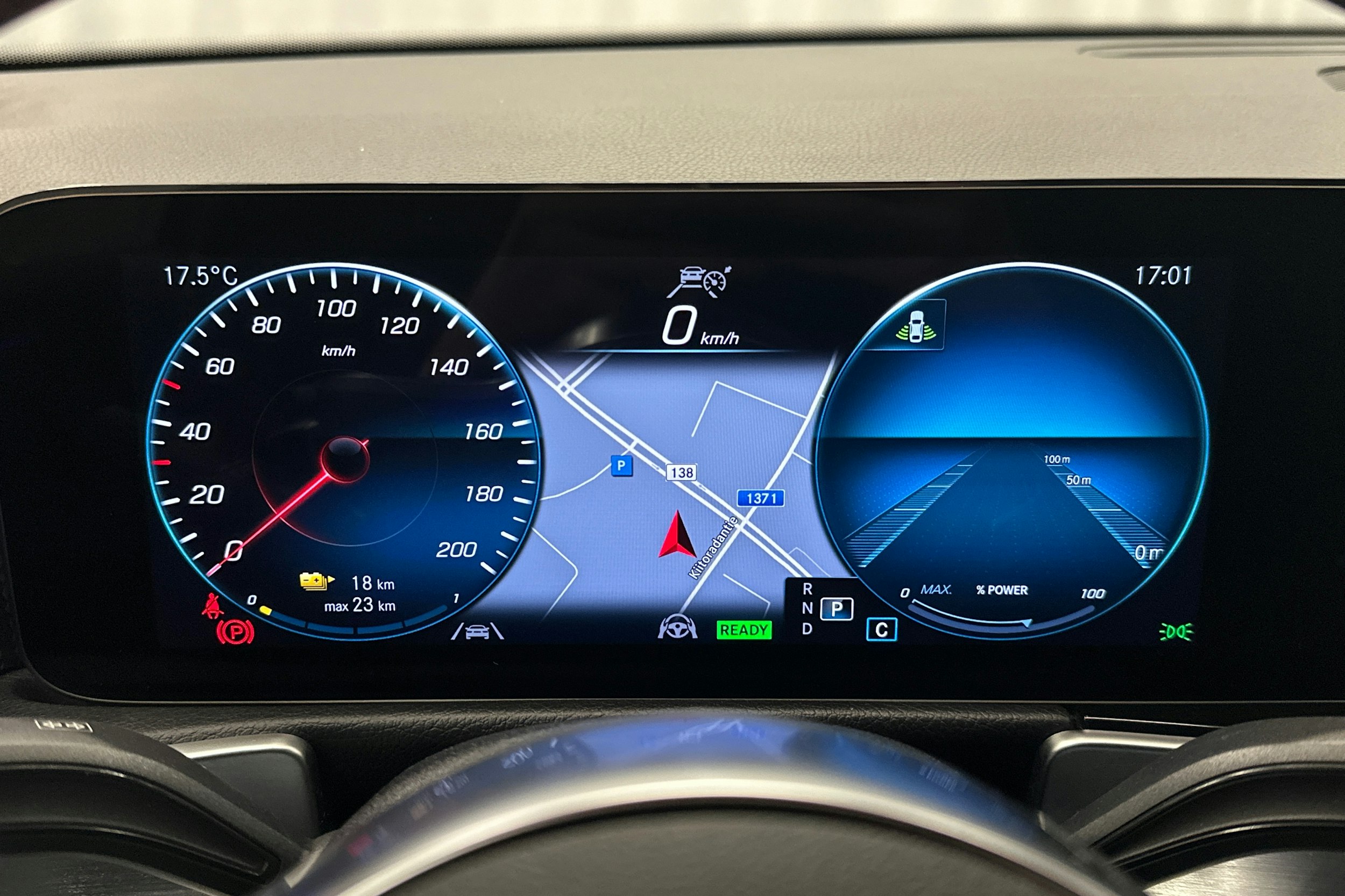 valkoinen Mercedes-Benz EQB 2022 kuva 22.