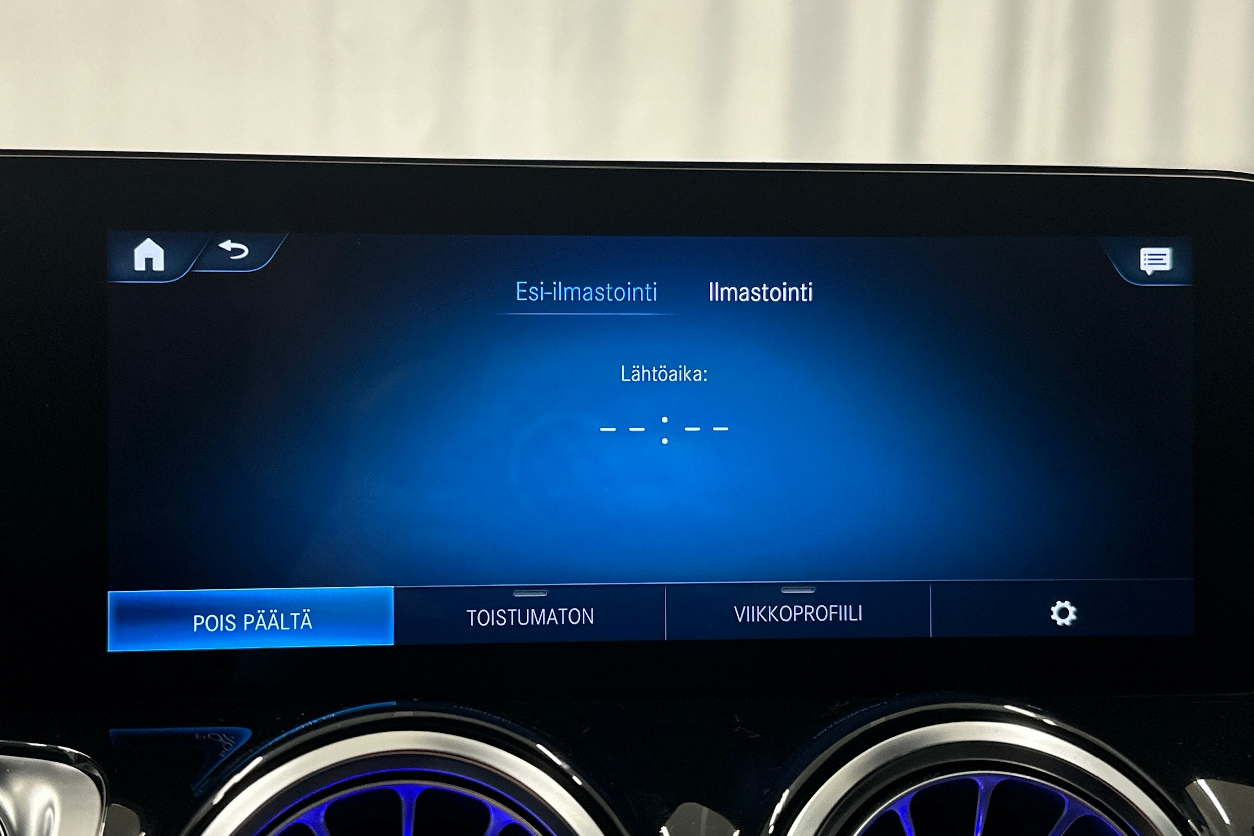 valkoinen Mercedes-Benz EQB 2022 kuva 26.
