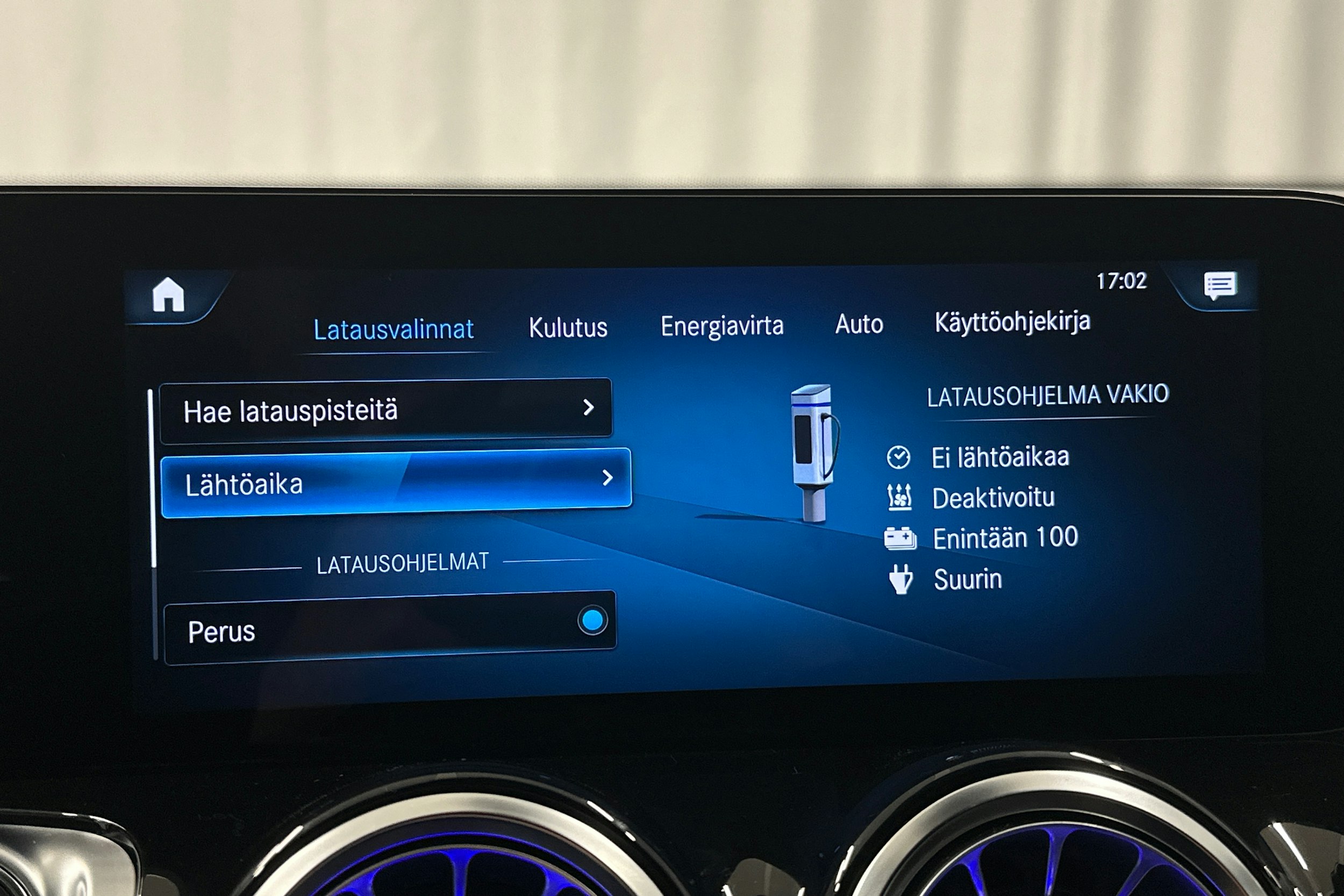 valkoinen Mercedes-Benz EQB 2022 kuva 27.