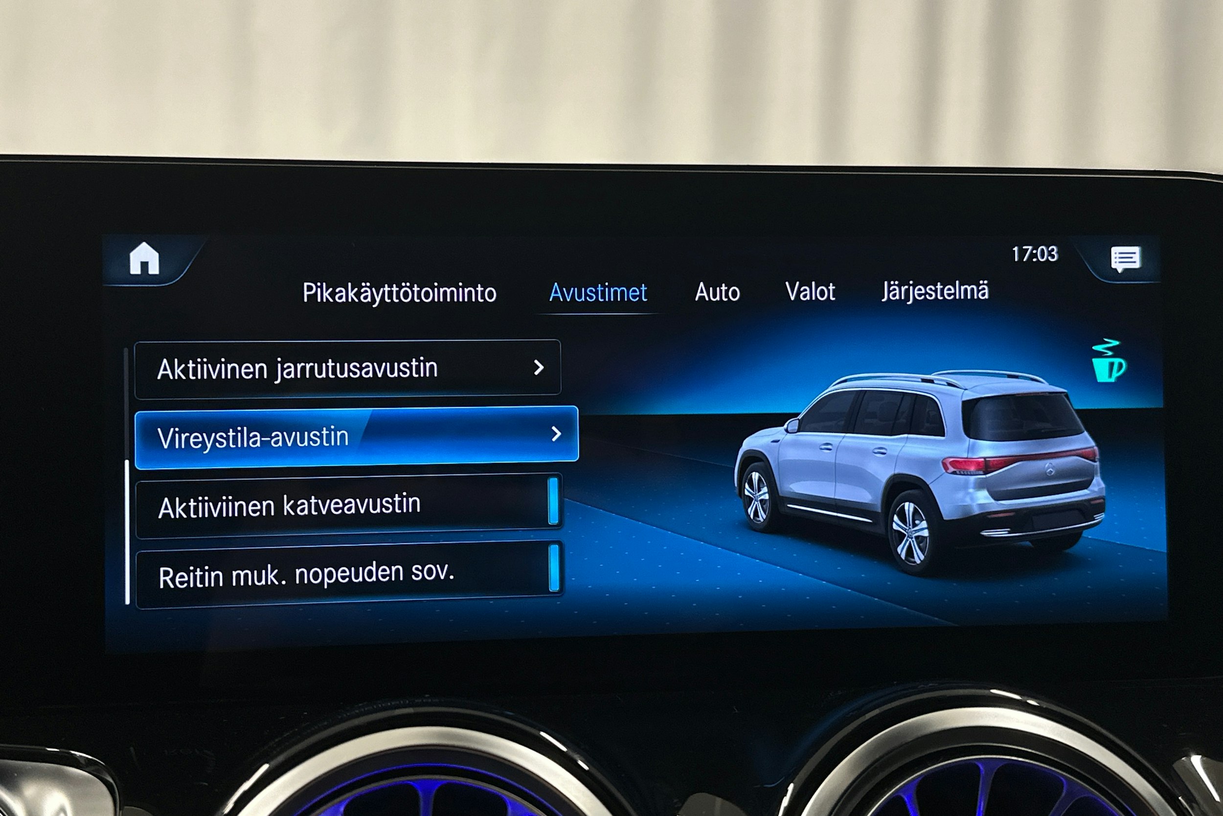 valkoinen Mercedes-Benz EQB 2022 kuva 29.