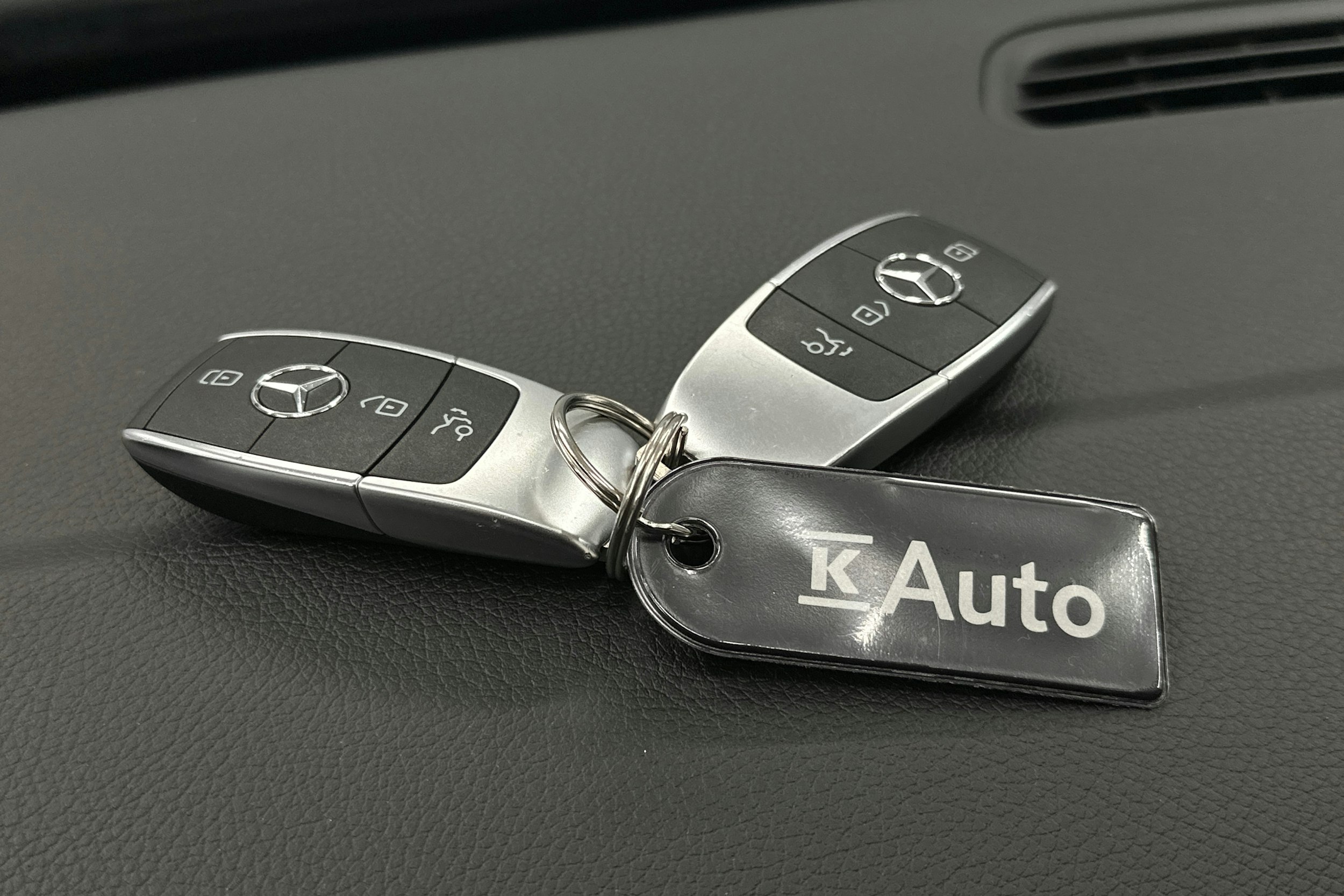 valkoinen Mercedes-Benz EQB 2022 kuva 32.