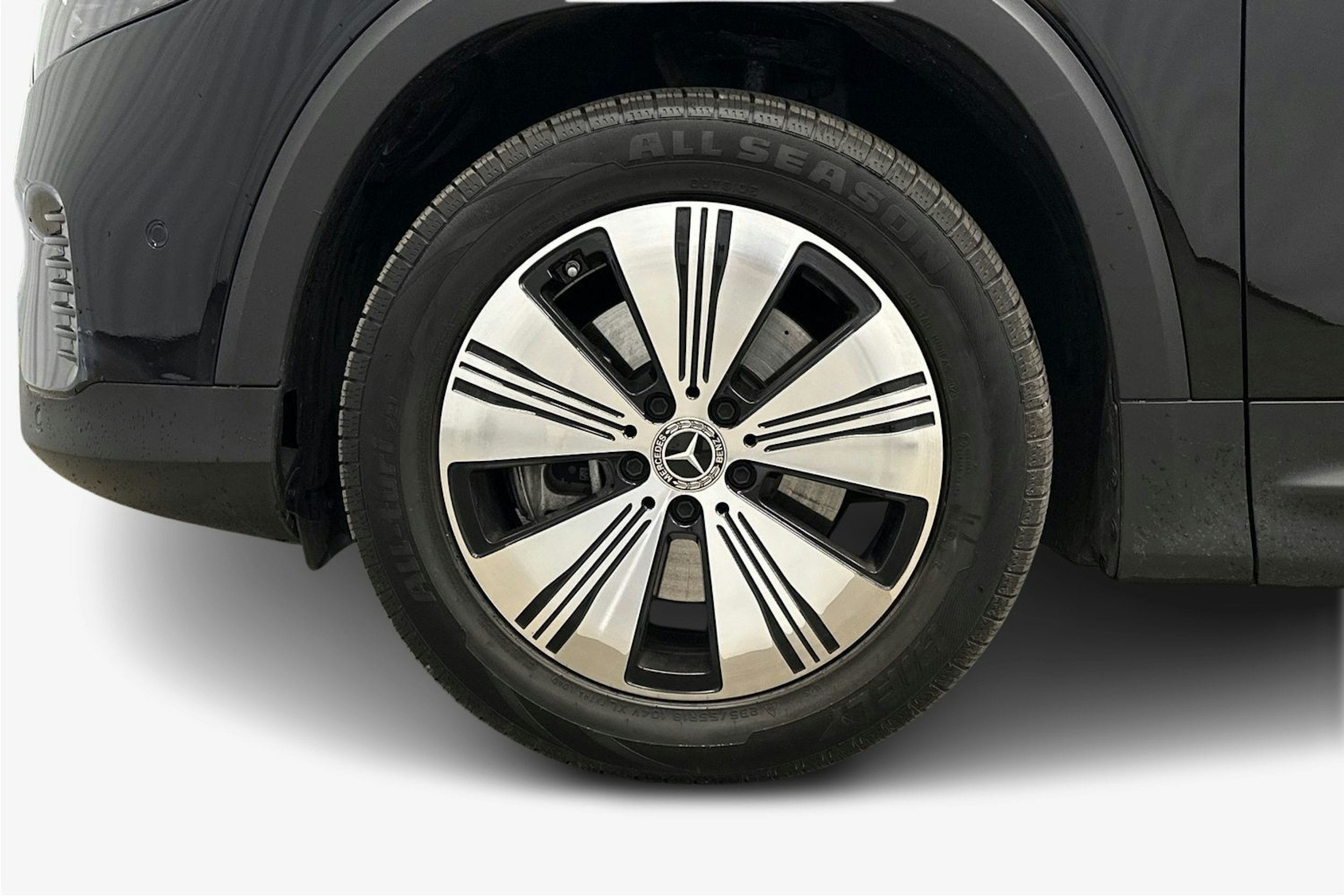 musta Mercedes-Benz EQB 2022 kuva 11.