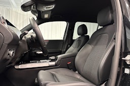 musta Mercedes-Benz EQB 2022 kuva 15.