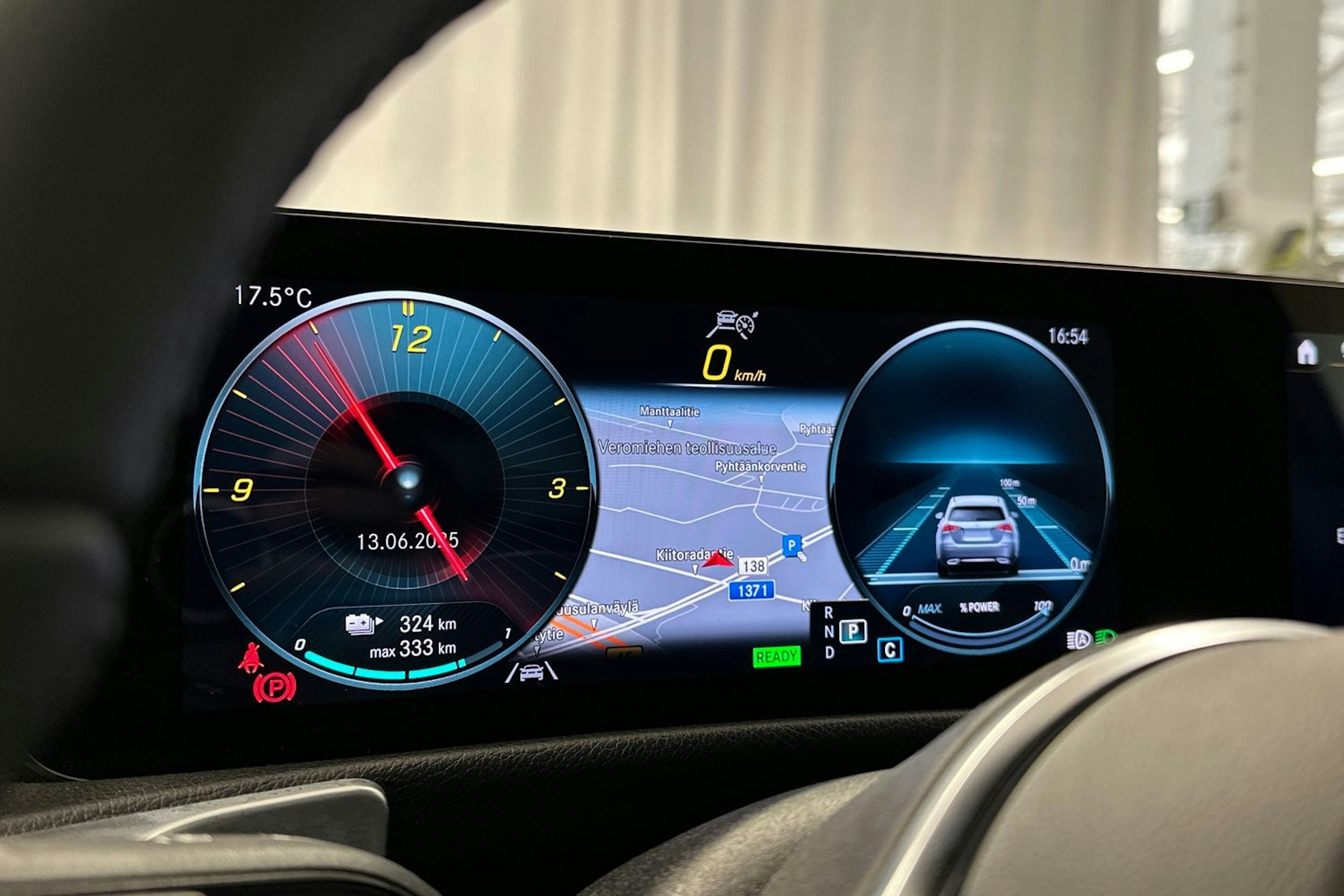 musta Mercedes-Benz EQB 2022 kuva 17.