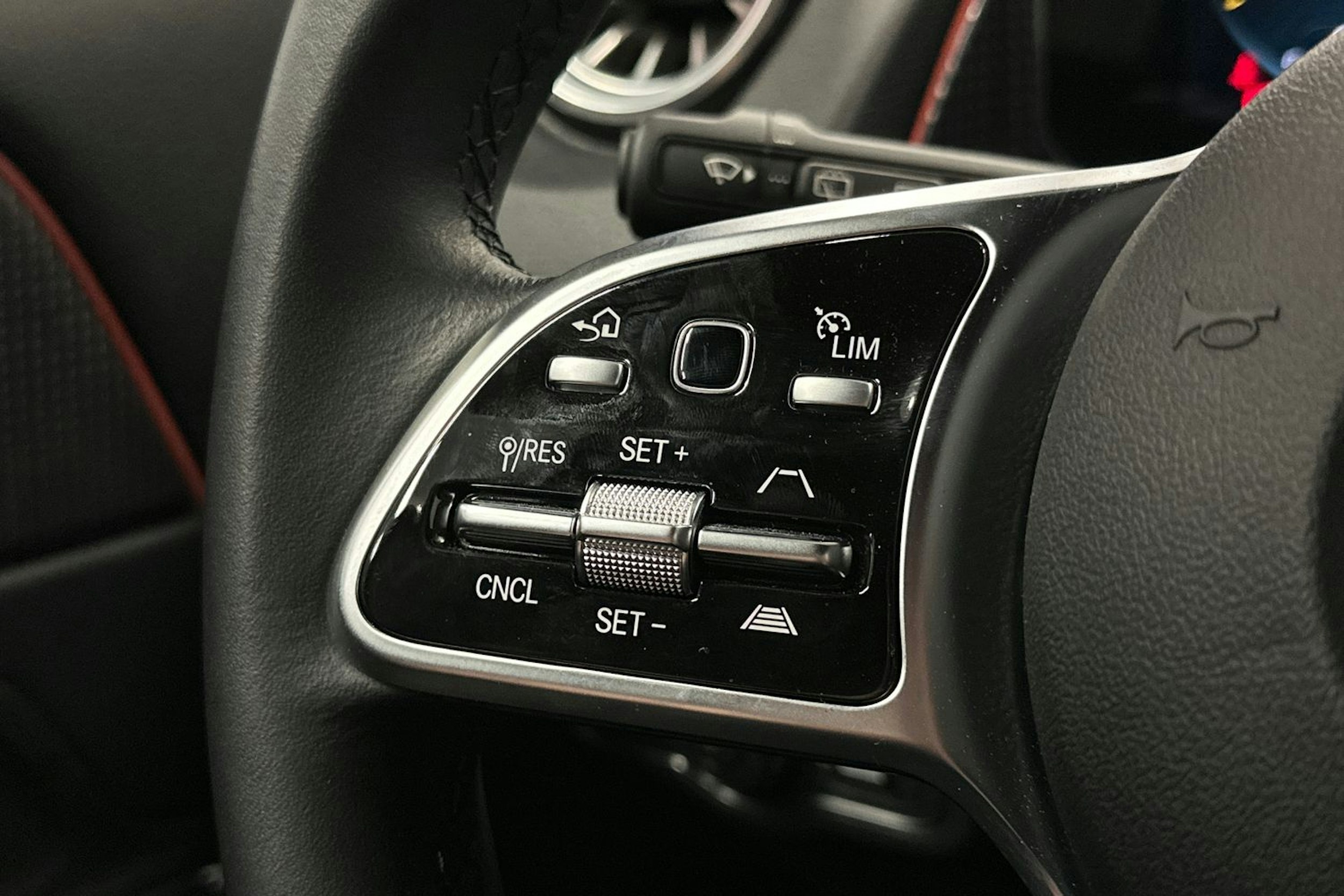 musta Mercedes-Benz EQB 2022 kuva 18.