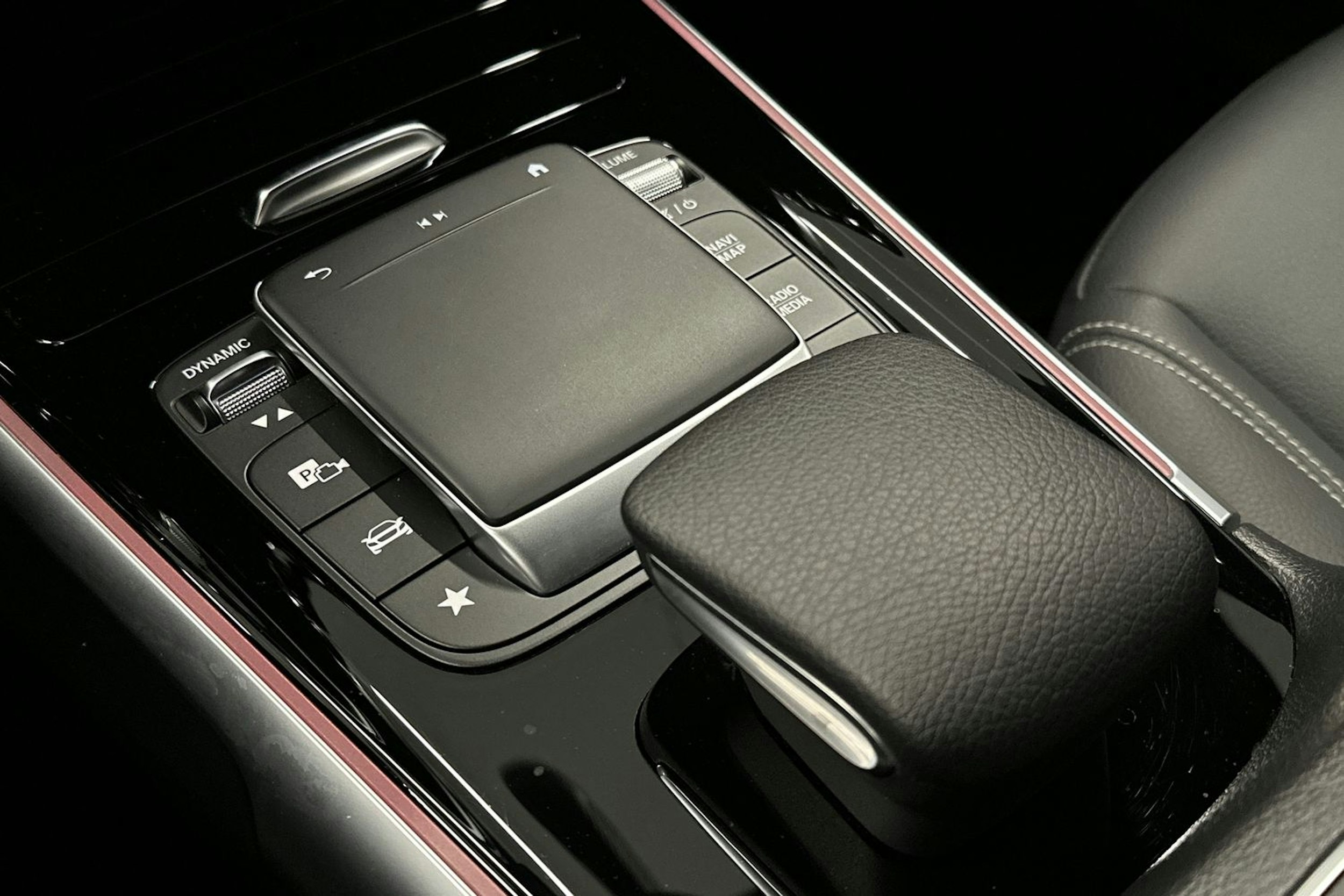 musta Mercedes-Benz EQB 2022 kuva 21.