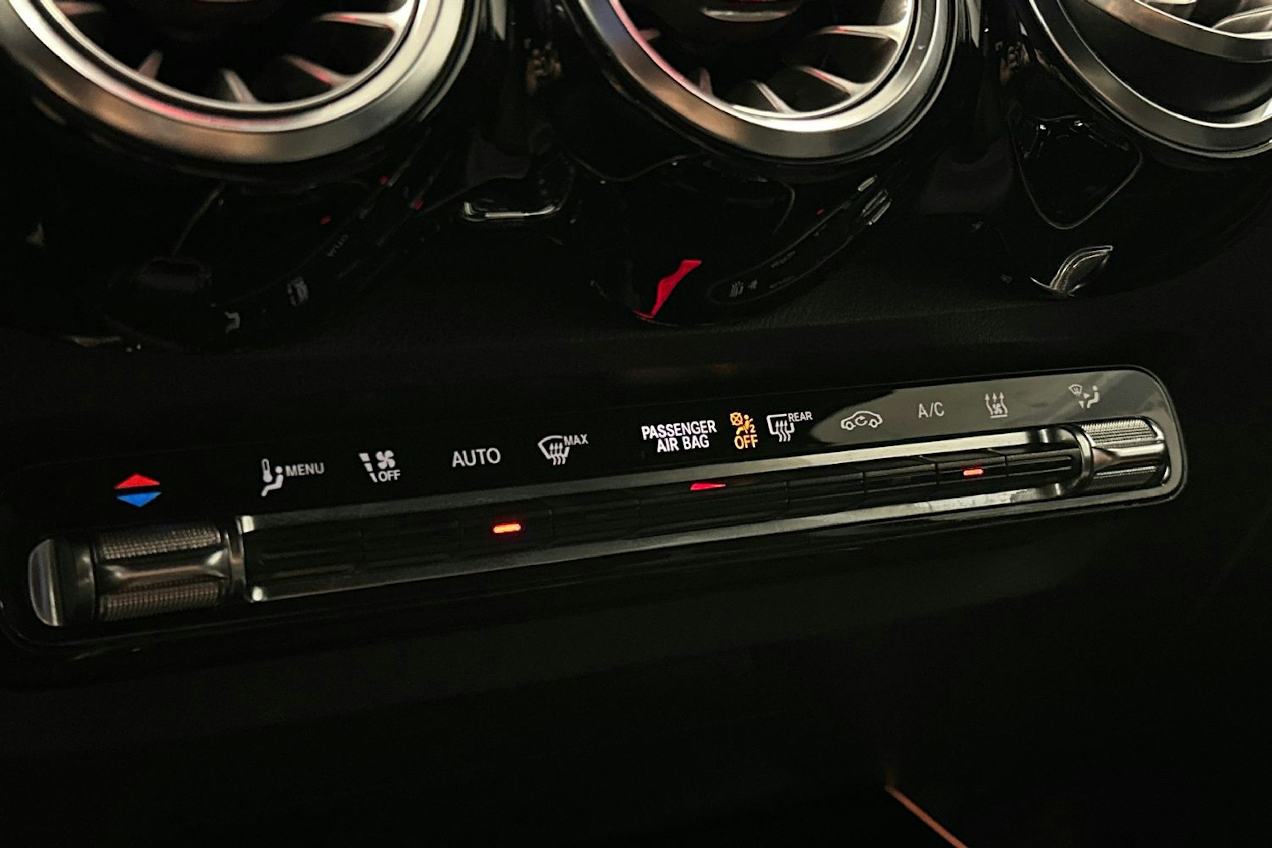 musta Mercedes-Benz EQB 2022 kuva 22.