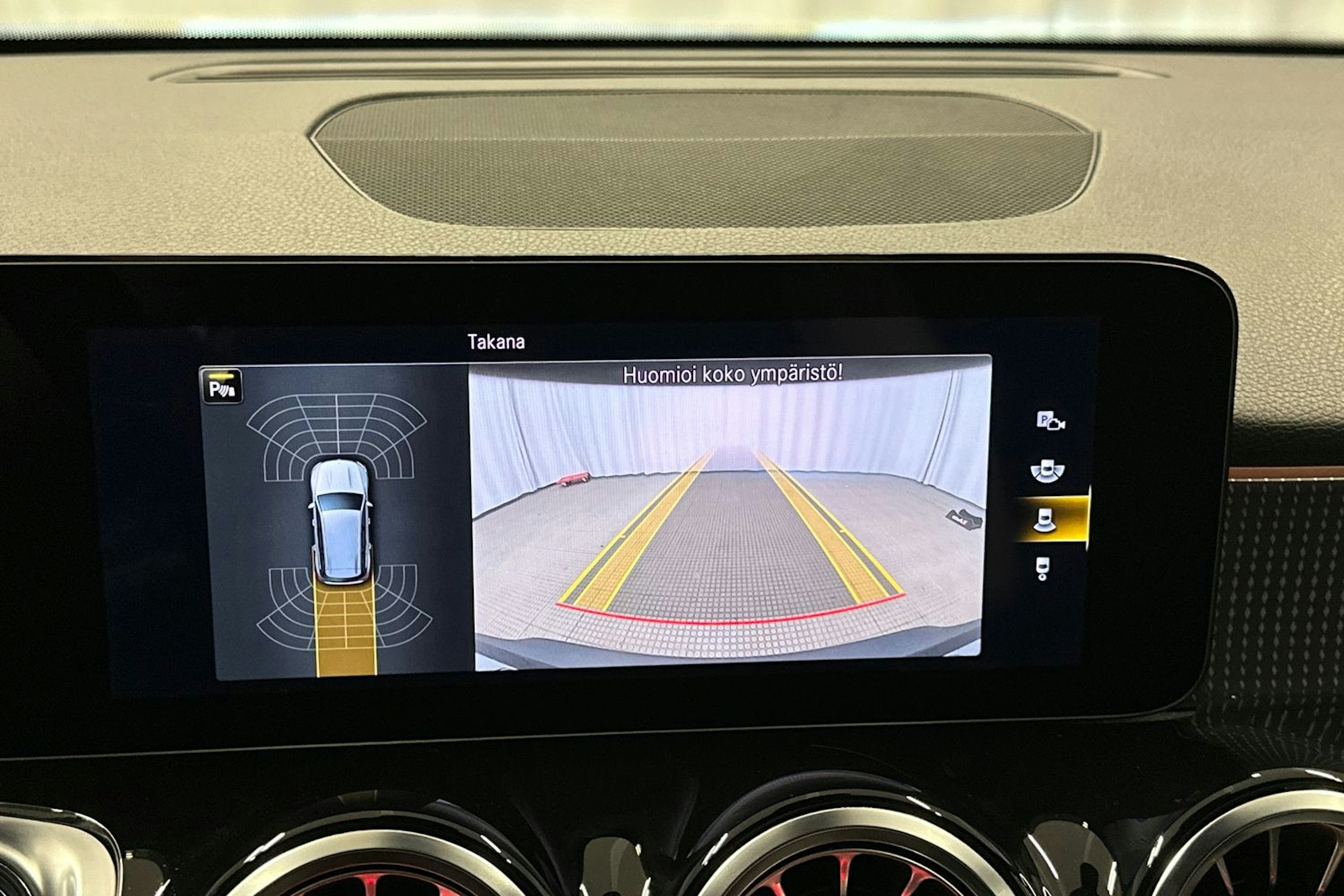 musta Mercedes-Benz EQB 2022 kuva 25.