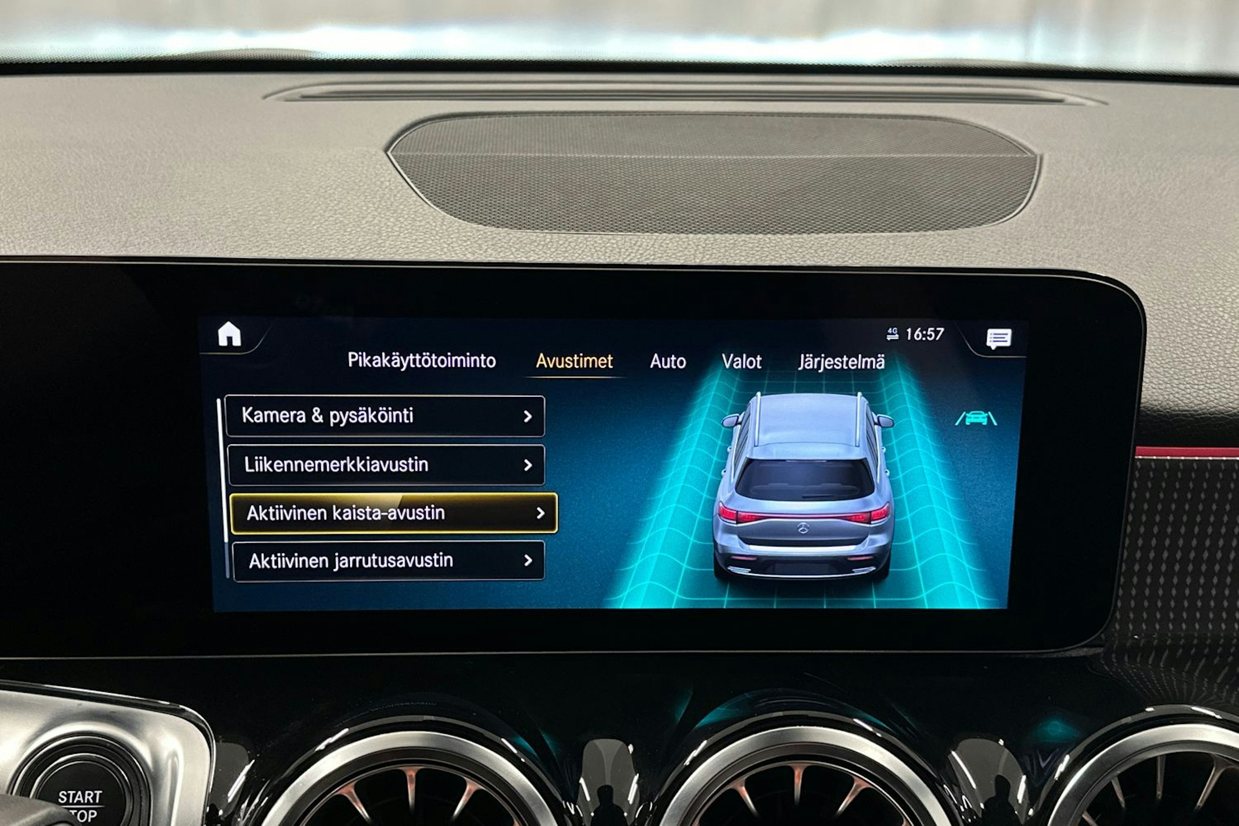 musta Mercedes-Benz EQB 2022 kuva 28.