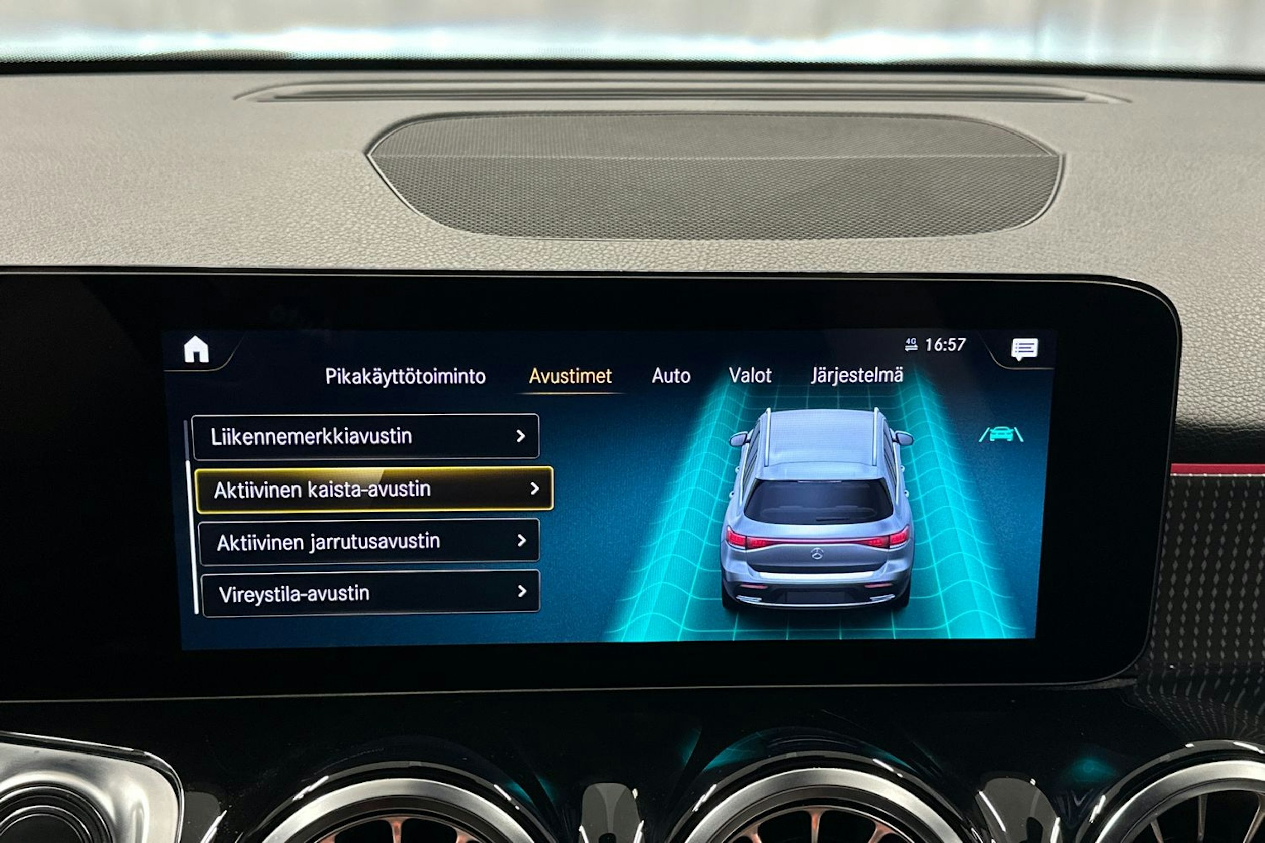 musta Mercedes-Benz EQB 2022 kuva 29.