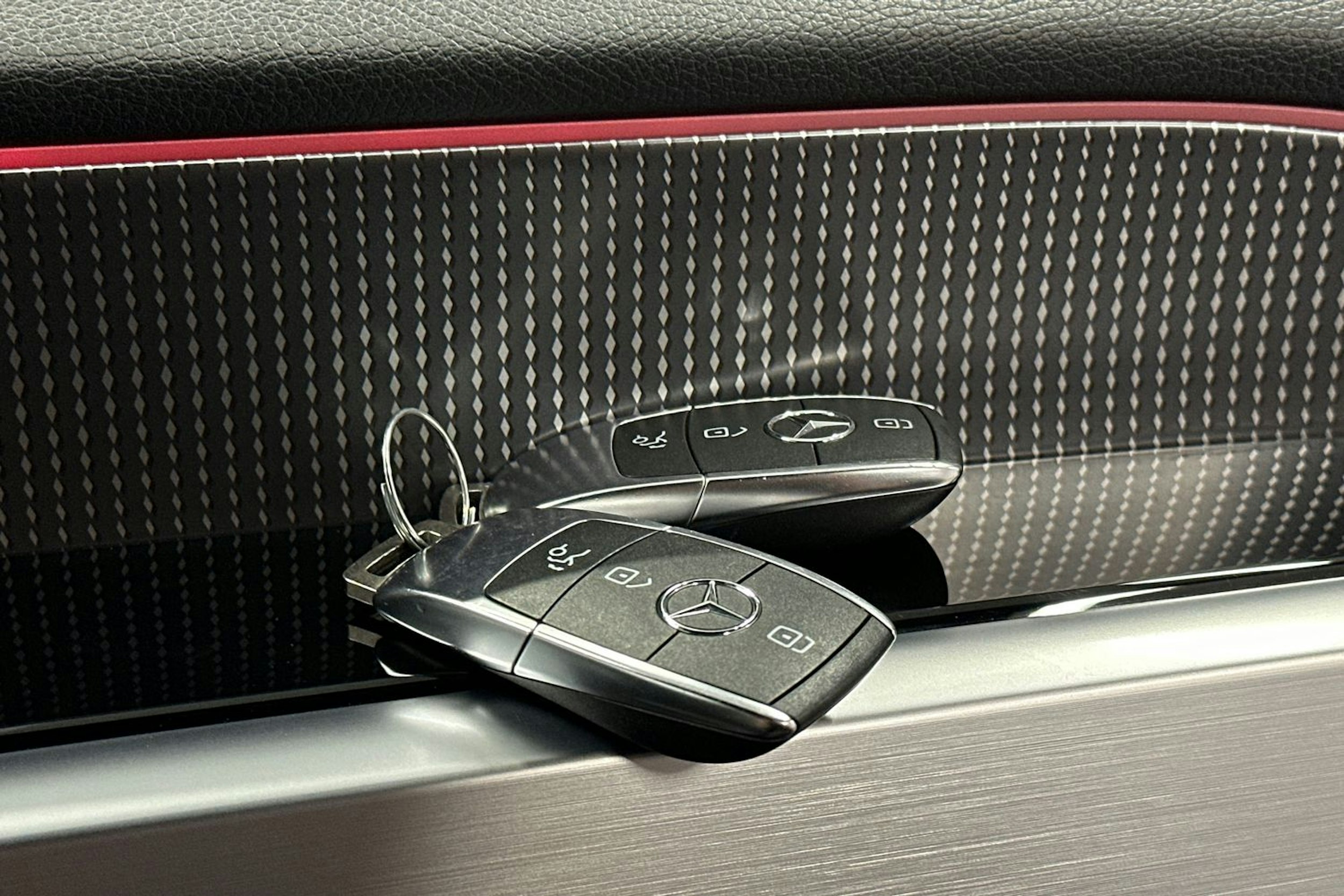 musta Mercedes-Benz EQB 2022 kuva 32.